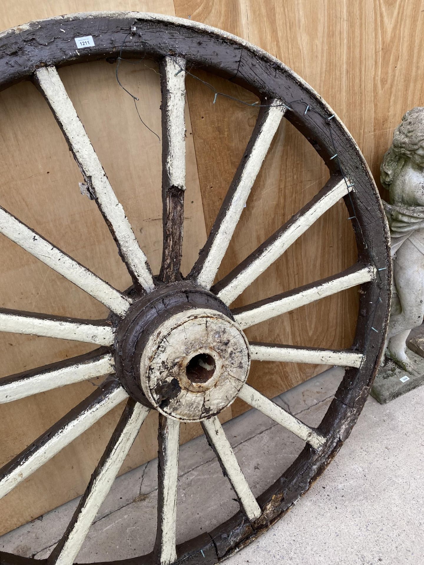 A VINTAGE WOODEN CART WHEEL WITH METAL BANDING (D:161CM) - Image 5 of 5