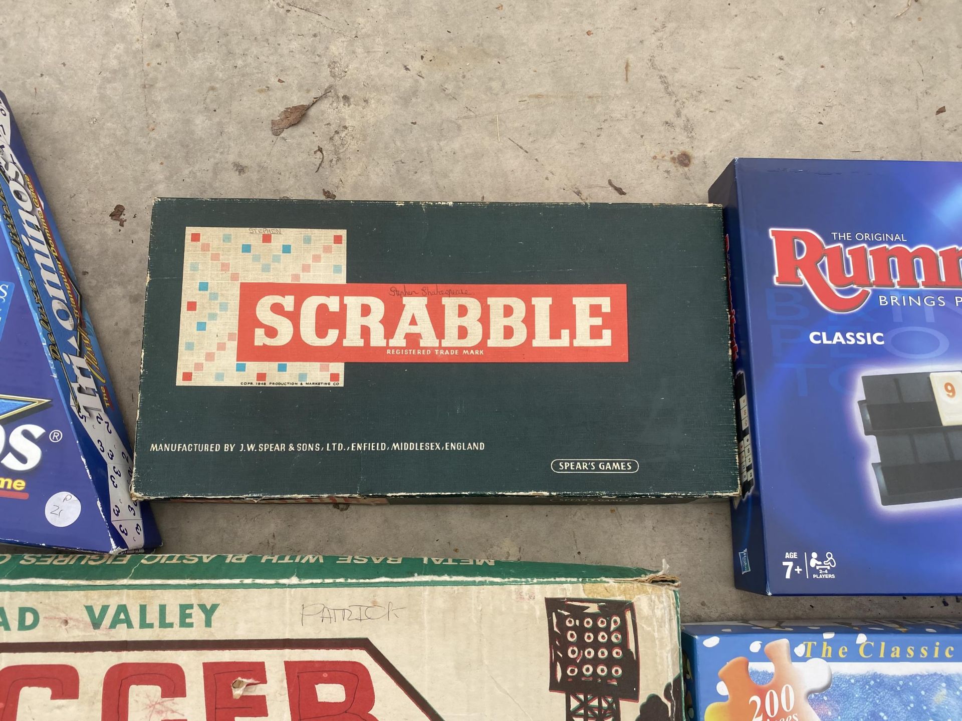 AN ASSORTMENT OF BOARD GAMES TO INCLUDE A GLASS CHESS SET ETC - Image 2 of 3