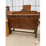 AN EARLY 20TH CENTURY OAK JACOBEAN STYLE CARVED SIDEBOARD ON FRONT BARLEY-TWIST LEGS 54" WIDE