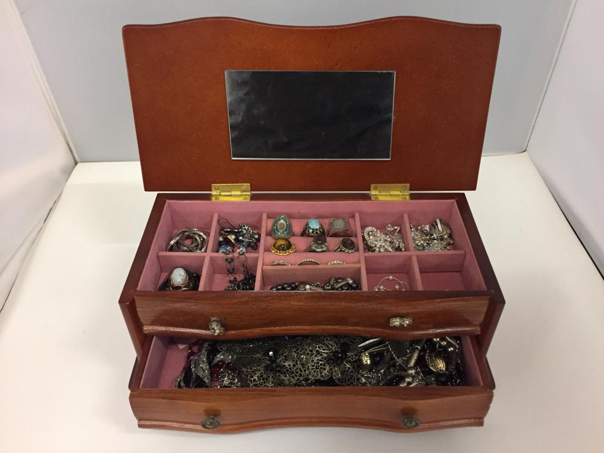 A WOODEN JEWELLERY BOX WITH CONTENTS