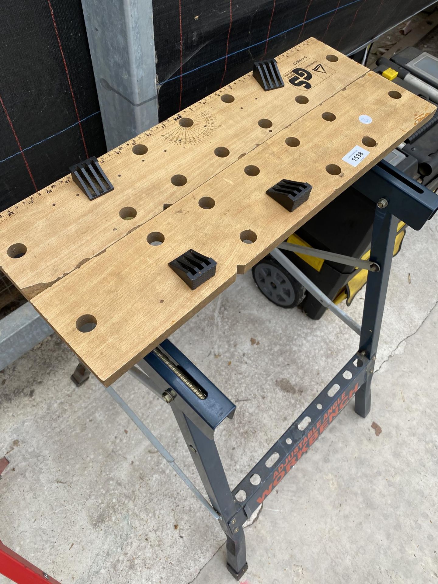 AN ADJUSTABLE WORK BENCH AND A TOOL BOX CONTAINING TOOLS - Image 3 of 3