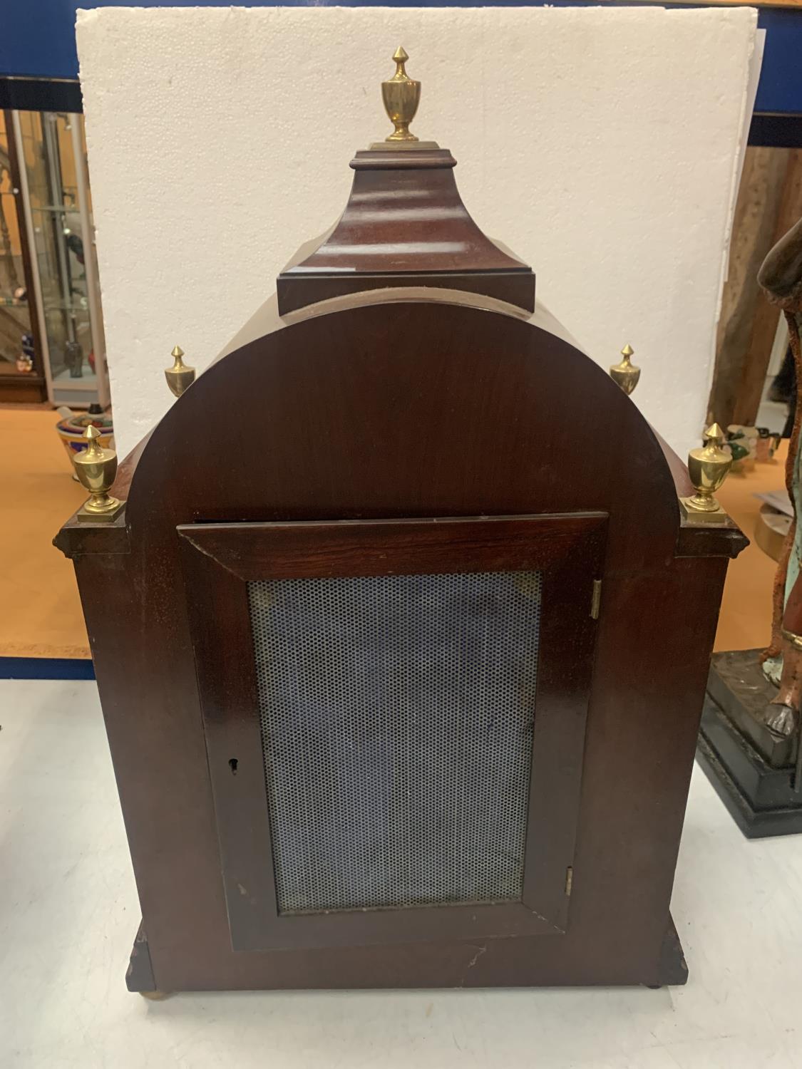 A CIRCA 1890 MAHOGANY BRACKET CLOCK BY MARTIN OF LONDON, HAVING EIGHT DAY MOVEMENT WITH STRIKING AND - Image 3 of 5