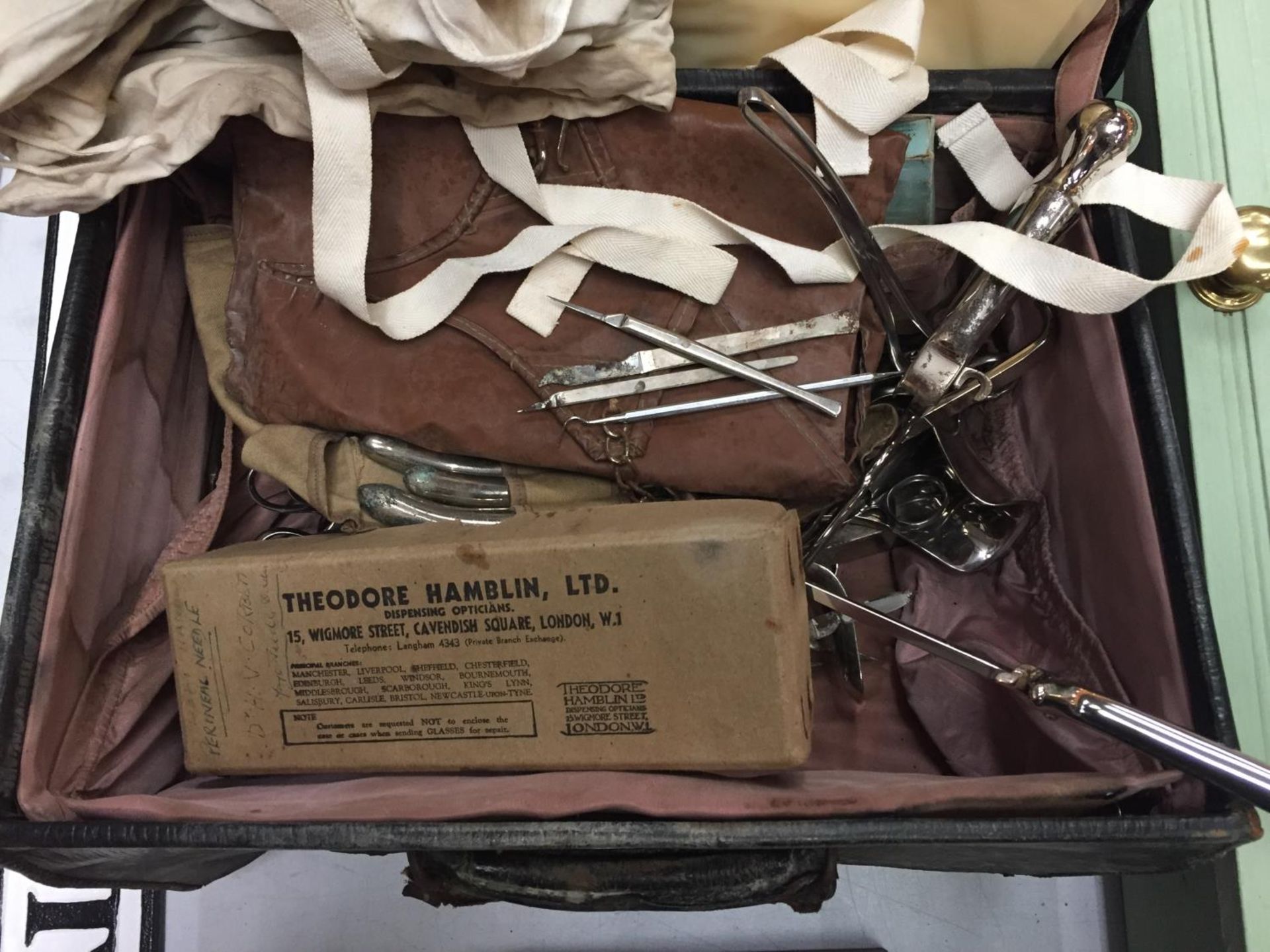 A VINTAGE MEDICAL CASE CONTAINING A LARGE QUANTITY OF OPERATING INSTRUMENTS ETC - Image 3 of 7