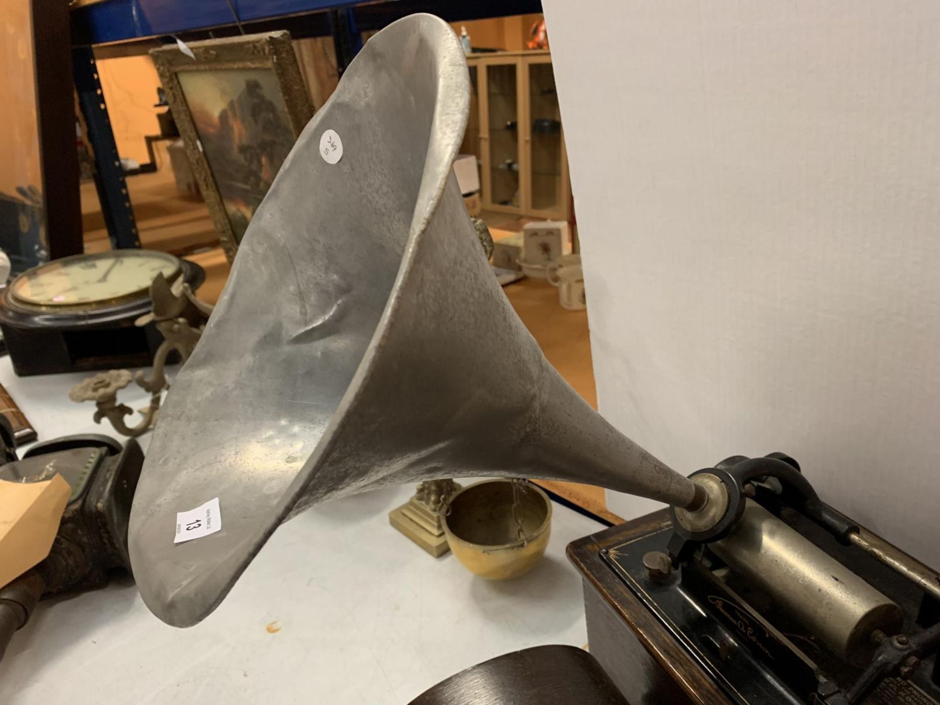 A THOMAS EDISON PHONOGRAPH WITH OAK CASE AND FOUR PHONOGRAPH CYLINDER CASES - Image 8 of 8