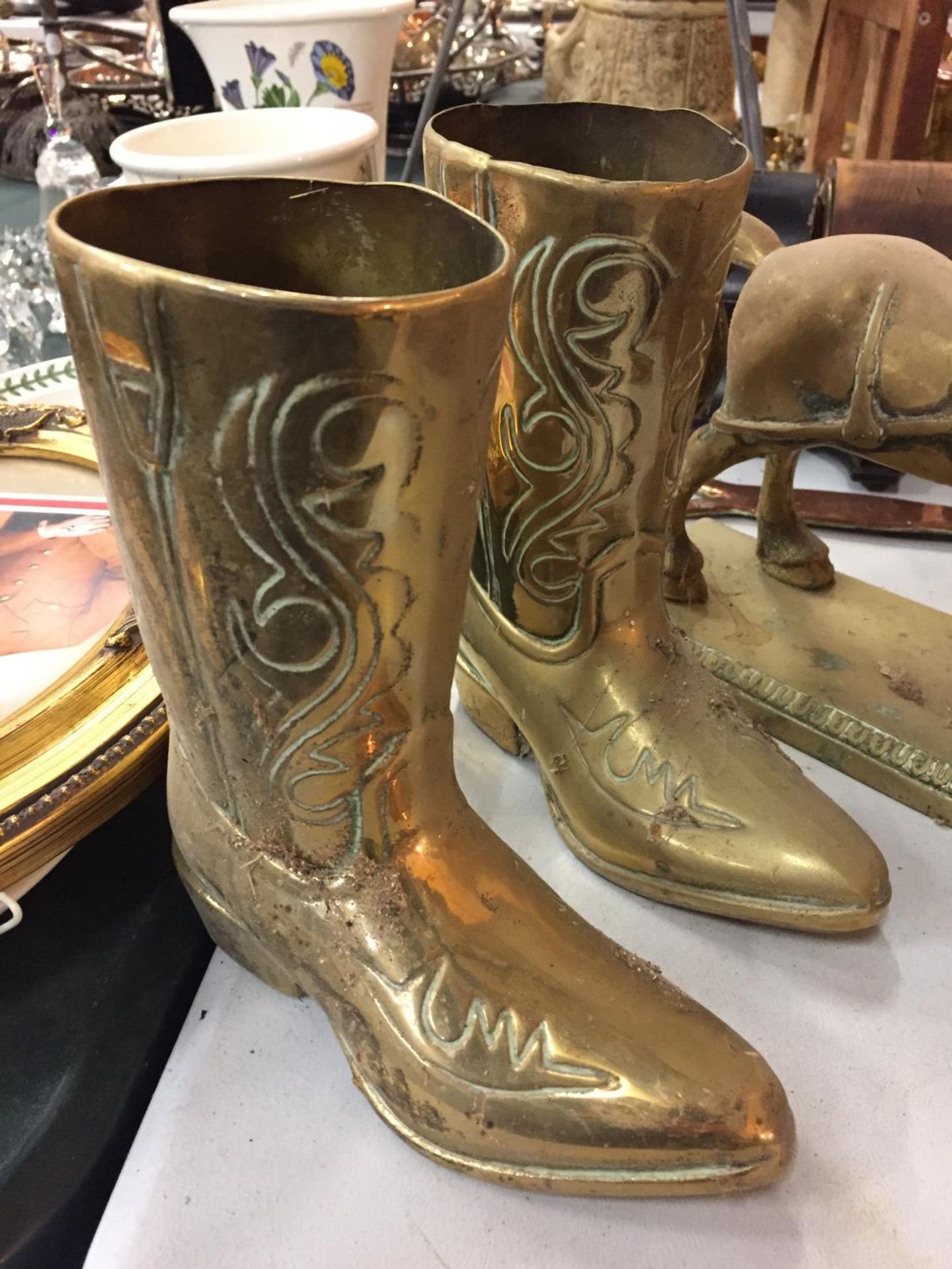 A PAIR OF HEAVY BRASS COW BOY BOOTS AND A SHIRE HORSE HEIGHT APPROX 20CM - Image 3 of 3