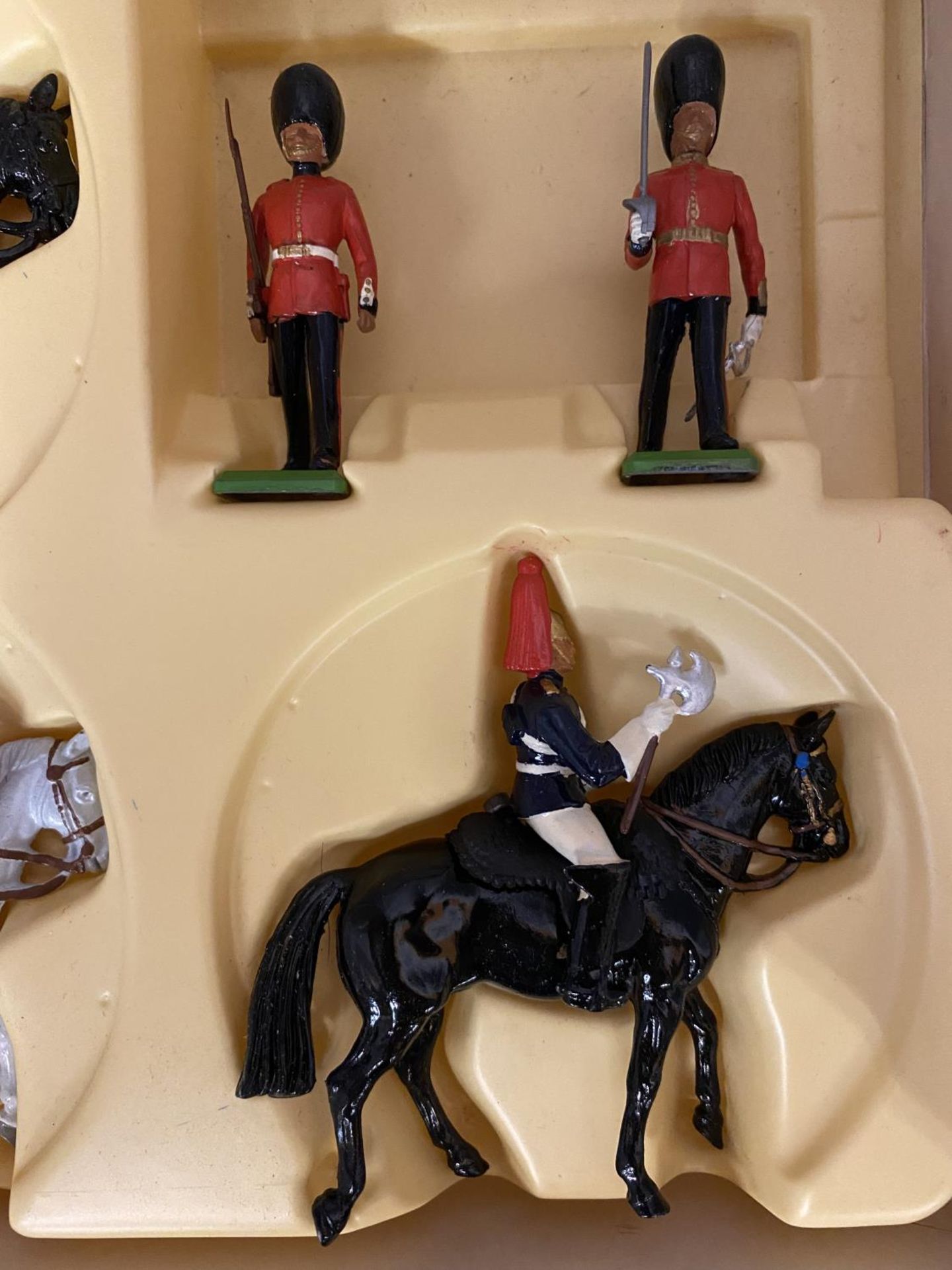 A BOXED BRITIANS HER MAJESTY THE QUEEN WITH HORSEGUARDS EIGHT PIECE MODEL SOLDIER SET - NUMBER - Image 5 of 6