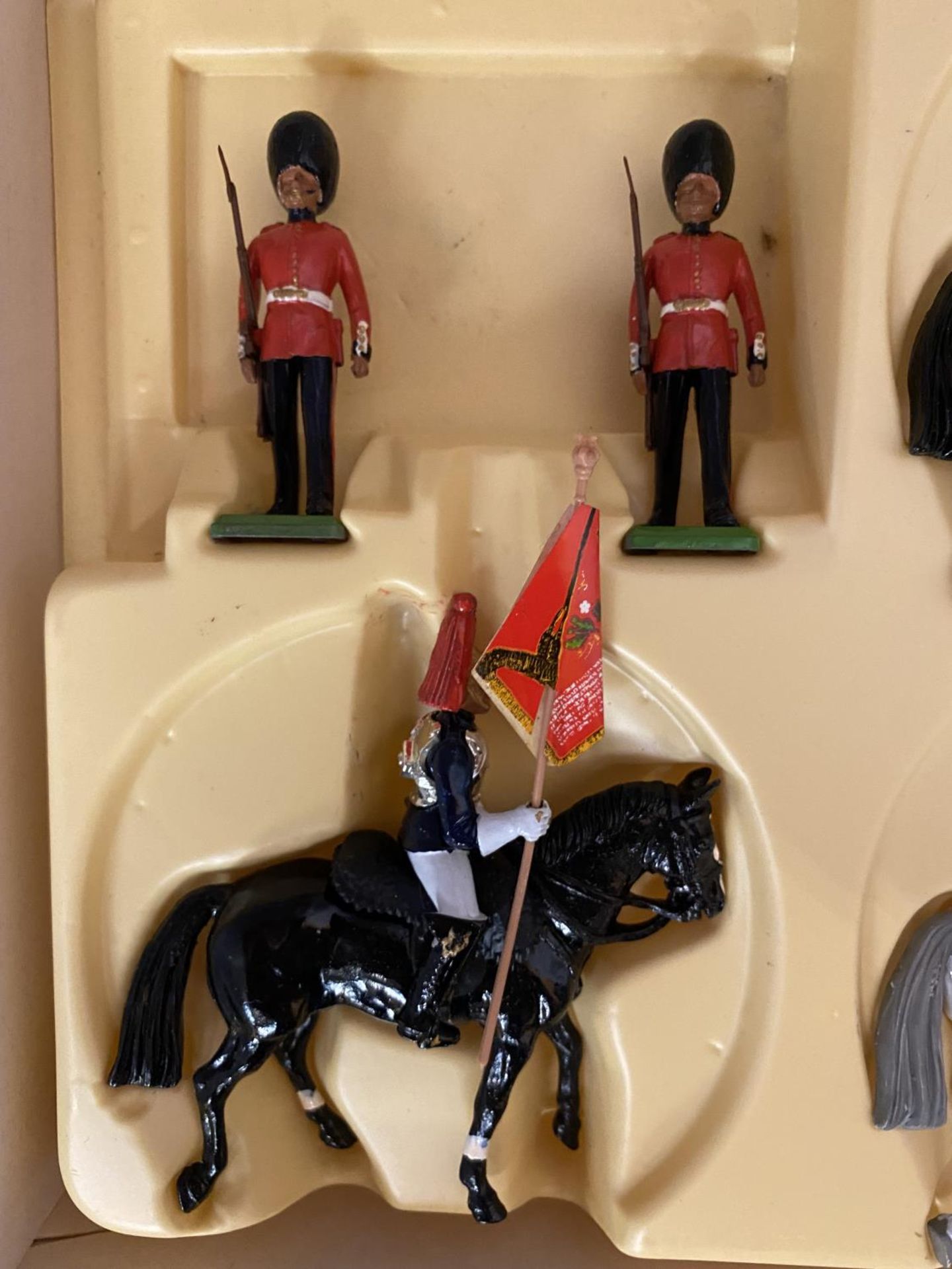 A BOXED BRITIANS HER MAJESTY THE QUEEN WITH HORSEGUARDS EIGHT PIECE MODEL SOLDIER SET - NUMBER - Image 3 of 6