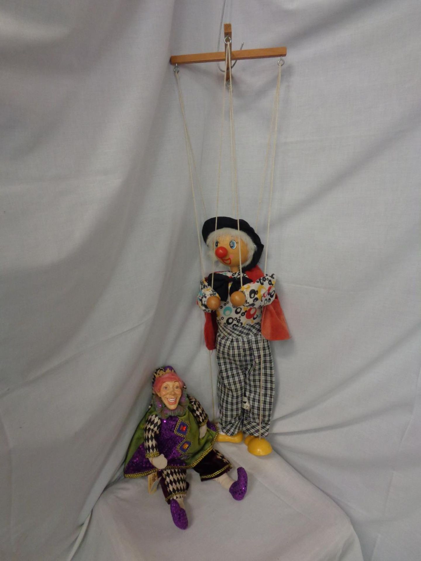 TWO ITEMS TO INCLUDE A HARRODS ELECTRIZZARE ACTOR DOLL WITH LABEL AND A WOODEN CLOWN PUPPET WITH - Image 3 of 5