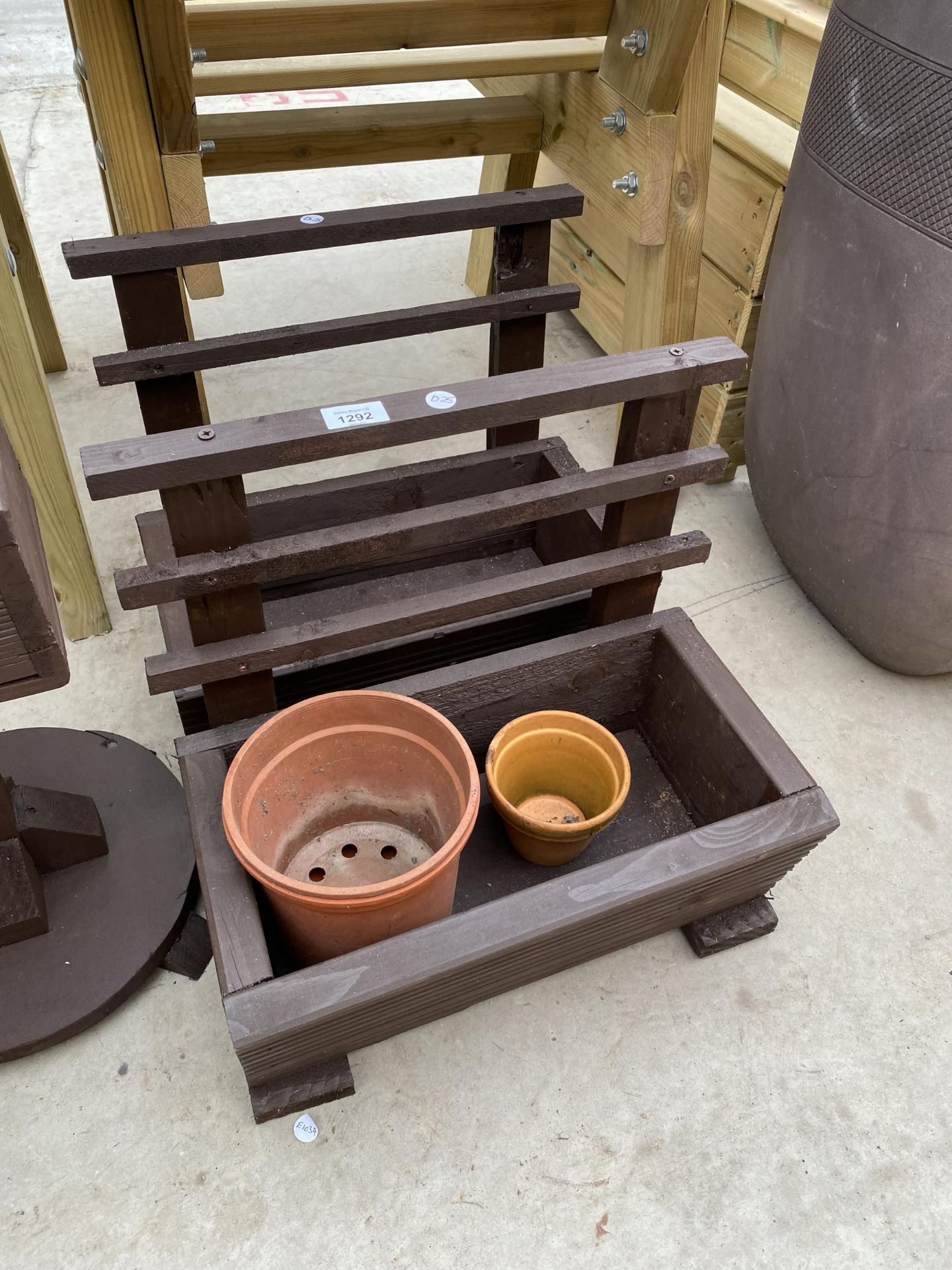 A PAIR OF WOODEN PLANTER TROUGHS AND A FURTHER WOODEN PLANTER - Image 3 of 4