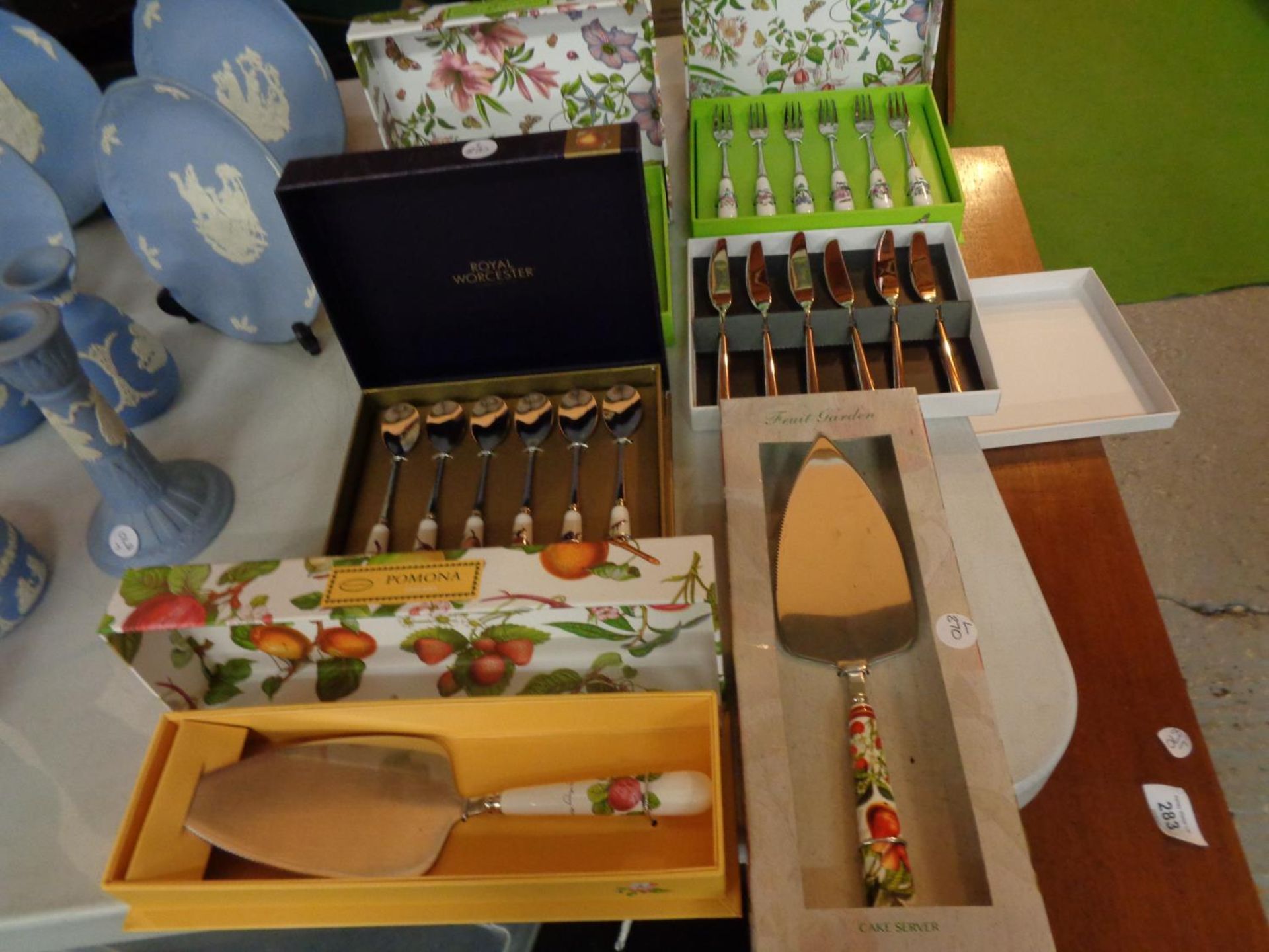 A NUMBER OF BOXES OF DECORATIVE FLATWARE TO INCLUDE ROYAL WORCESTER AND PORTMEIRION