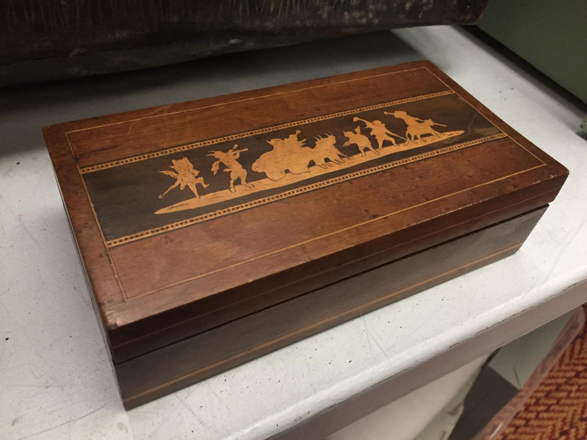 AN INLAID BOX CONTAINING A PACK OF CARDS AND DICE - Image 2 of 3