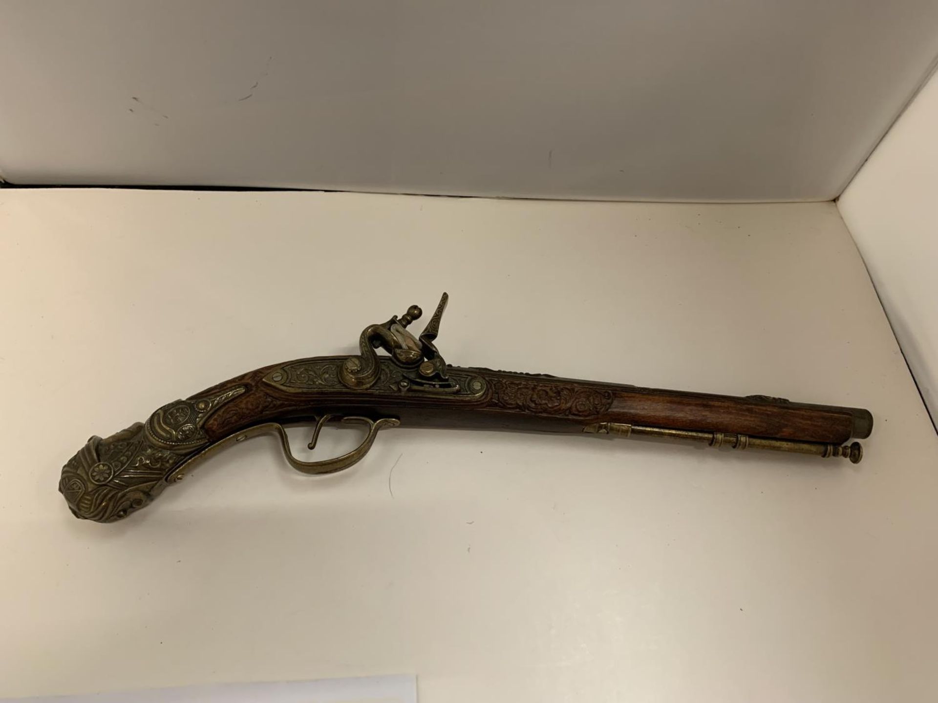 A REPRODUCTION 19TH CENTURY FLINTLOCK PISTOL