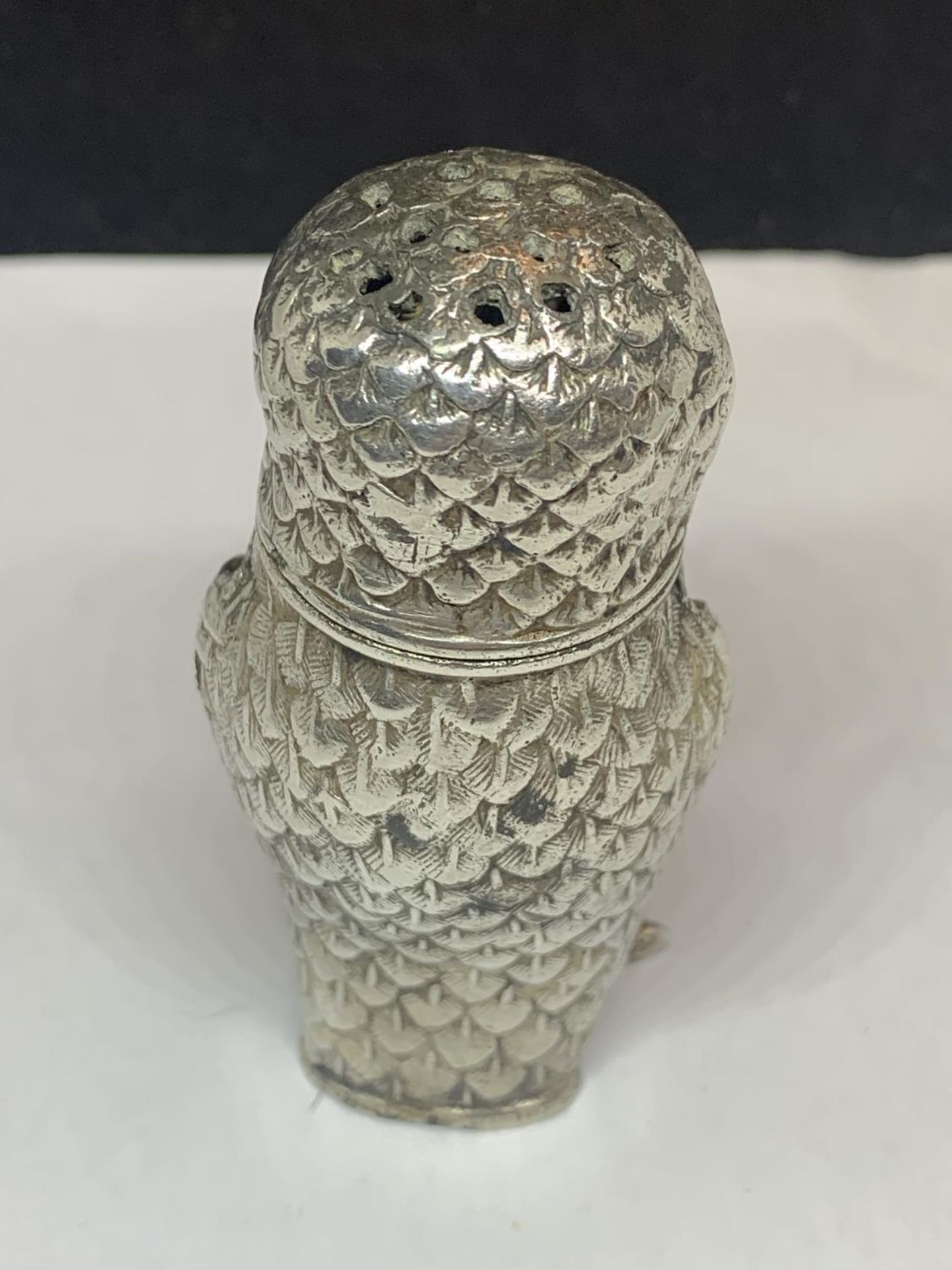 A VICTORIAN PEPPERETTE IN THE FORM OF AN OWL - Image 2 of 4