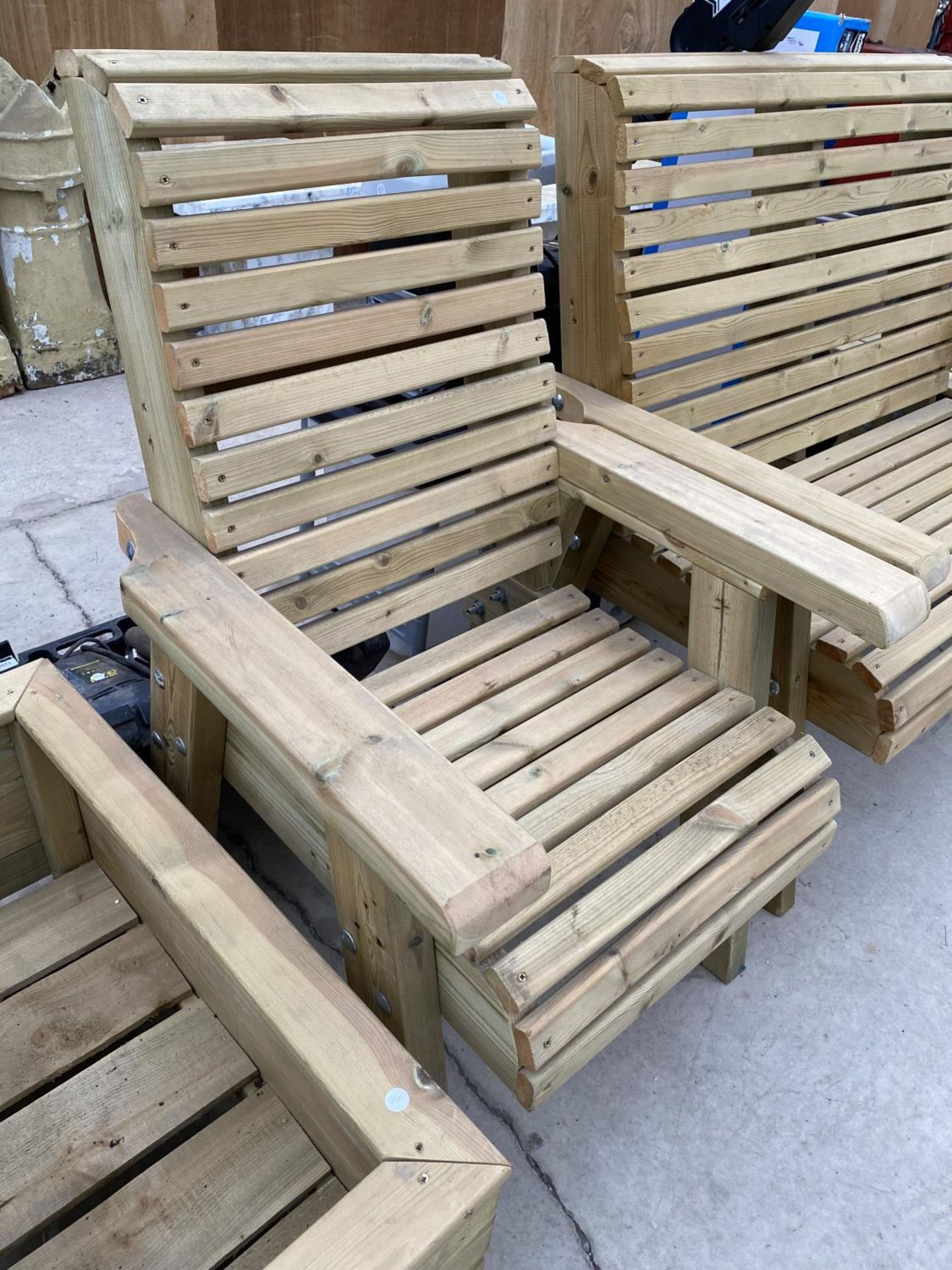 A WOODEN GARDEN FURNITURE SET TO INCLUDE A TWO SEATER BENCH, A CHAIR AND A PLANTER - Image 4 of 4