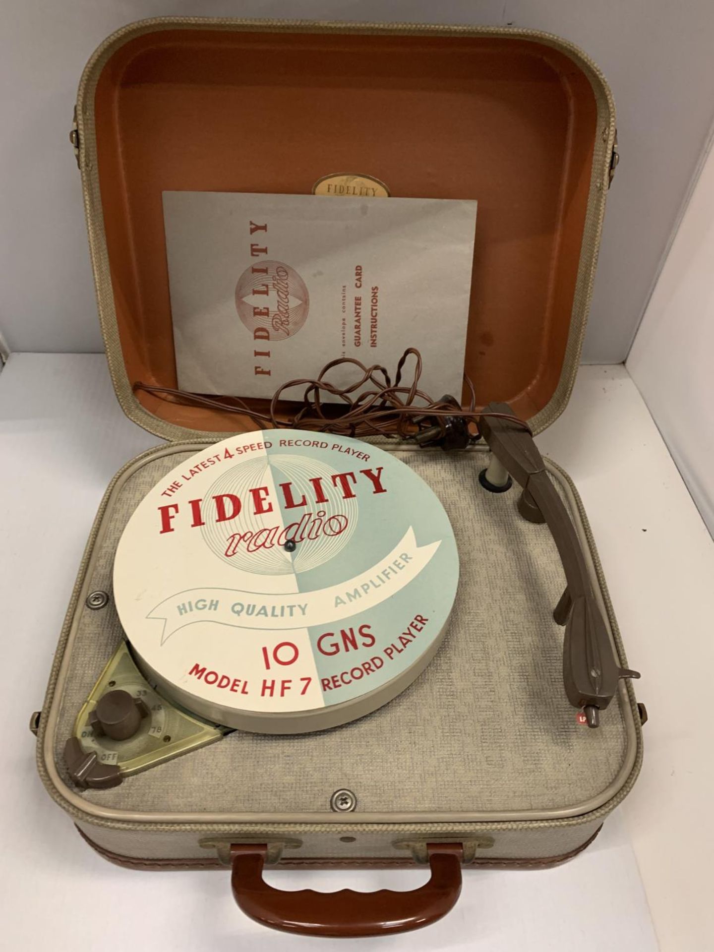 A VINTAGE FIDELITY PORTABLE RECORD PLAYER MODEL NO HF7