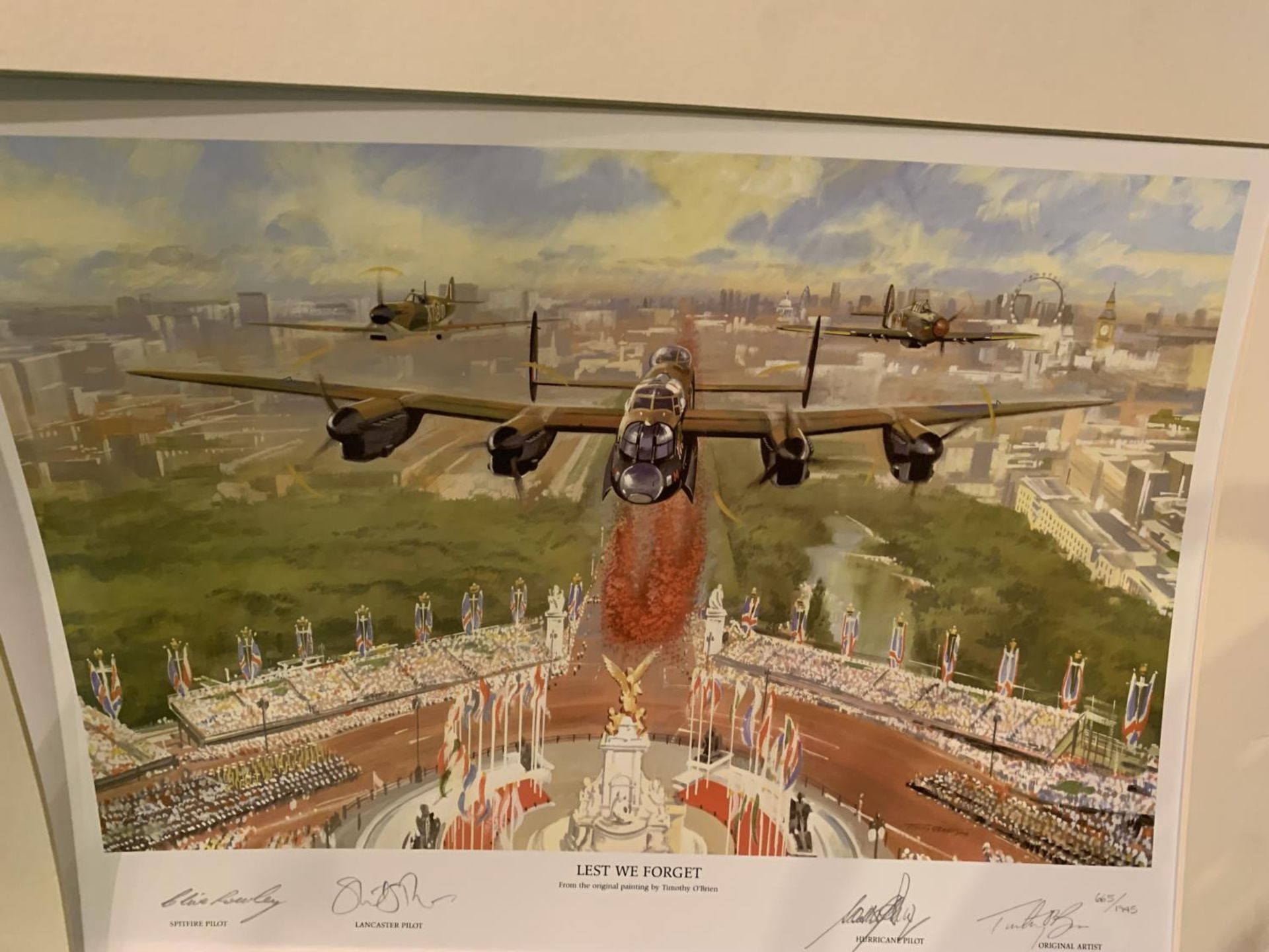 LEST WE FORGET. A LIMITED EDITION - 665/1945 - PRINT OF A LANCASTER BOMBER FLANKED BY TWO - Image 4 of 4