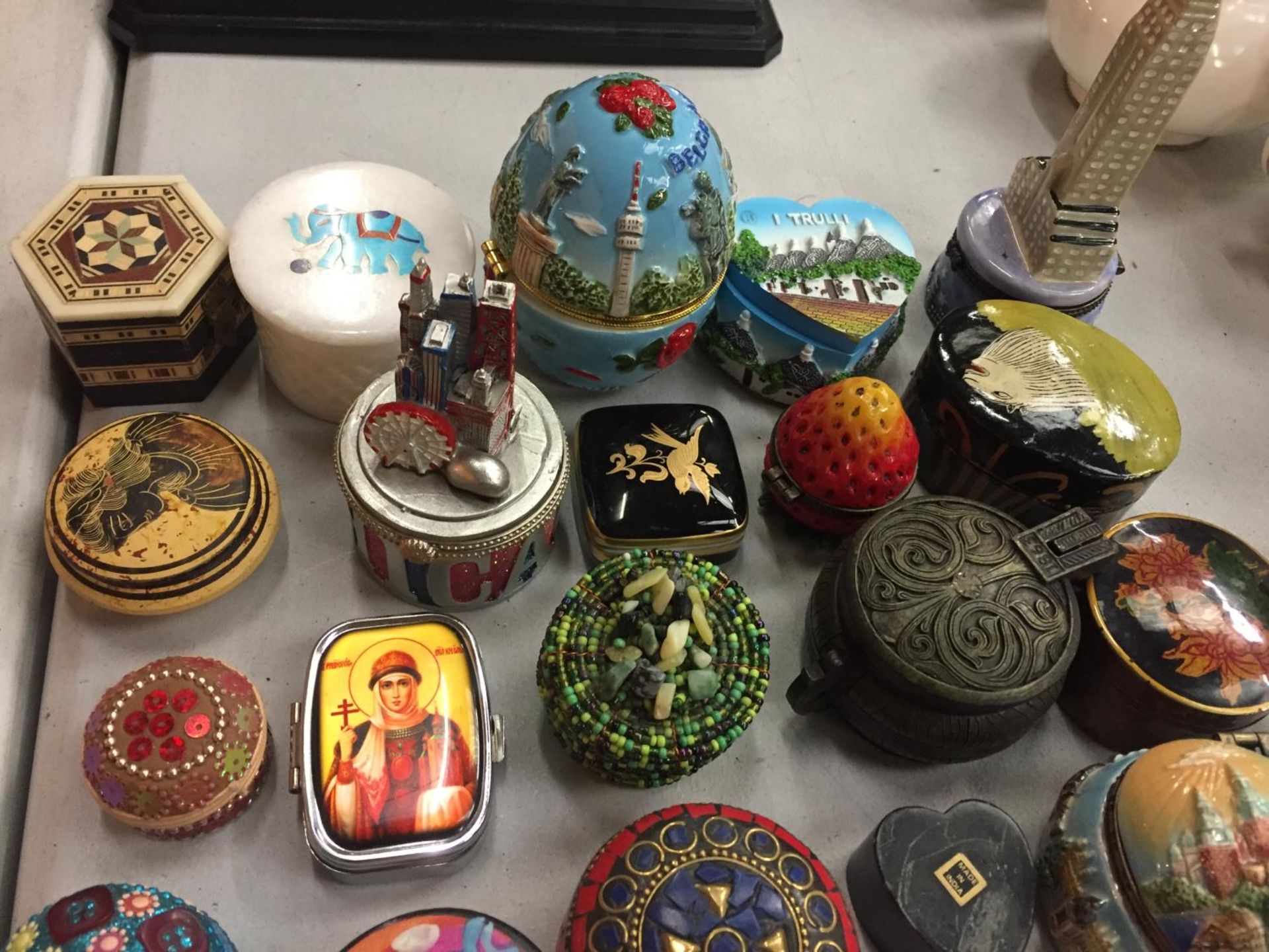 A COLLECTION OF THIRTY ONE PILL BOXES - Image 3 of 3