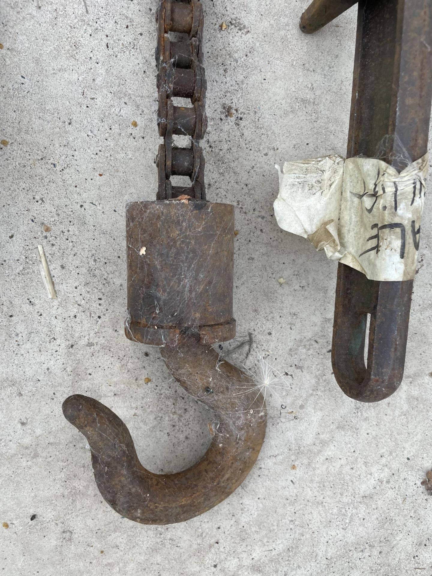 A LARGE VINTAGE SASH CLAMP AND A PULLEY SYSTEM - Image 2 of 3