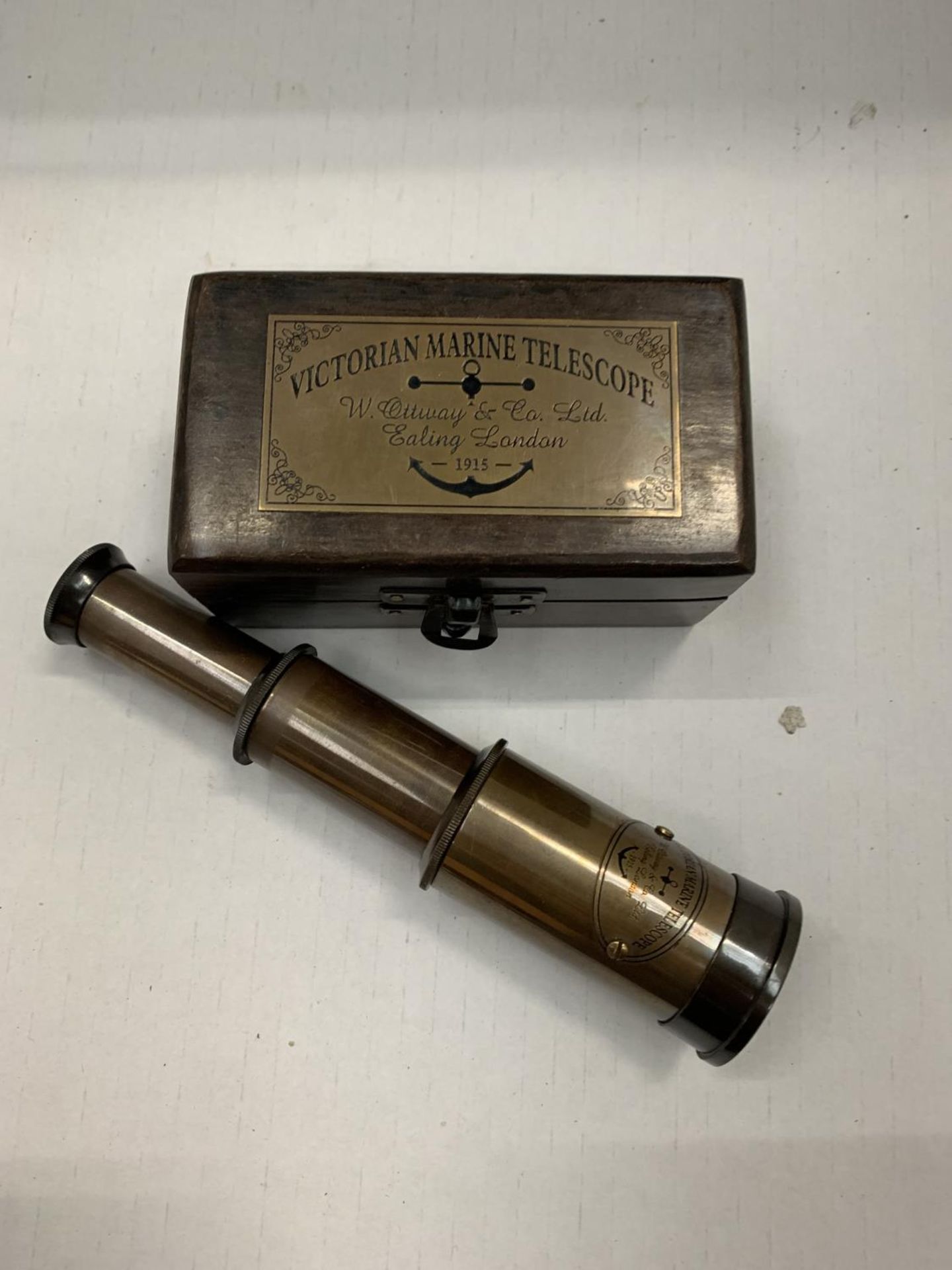 A BOXED VICTORIAN STYLE MARINE TELESCOPE