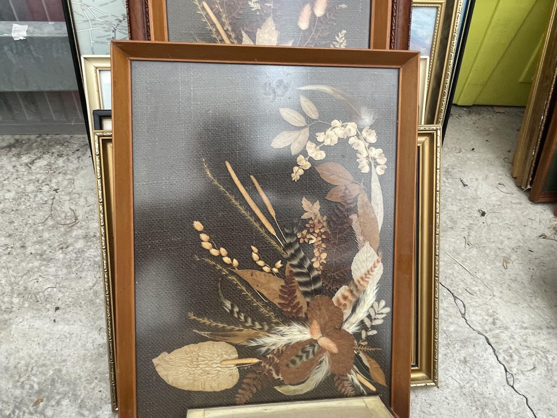 AN ASSORTMENT OF FRAMED PRINTS AND PICTURES - Image 4 of 9