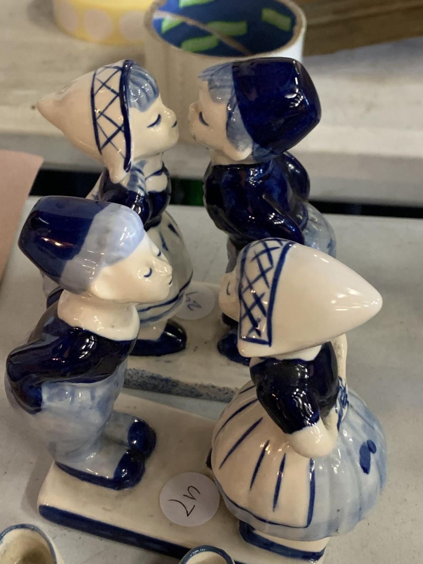 A COLLECTION OF DELFT WARE TO INLCUDE FIGURINES, CLOGS AND A WINDMILL - Image 2 of 3