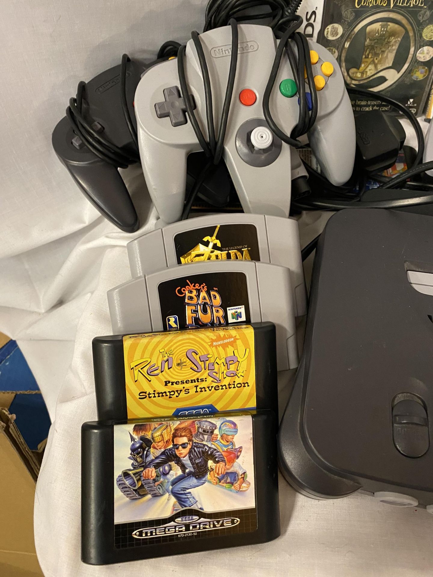 A VINTAGE NINTENO 64 WITH CONTROLLERS AND GAME CARTRIDGES - Image 3 of 5