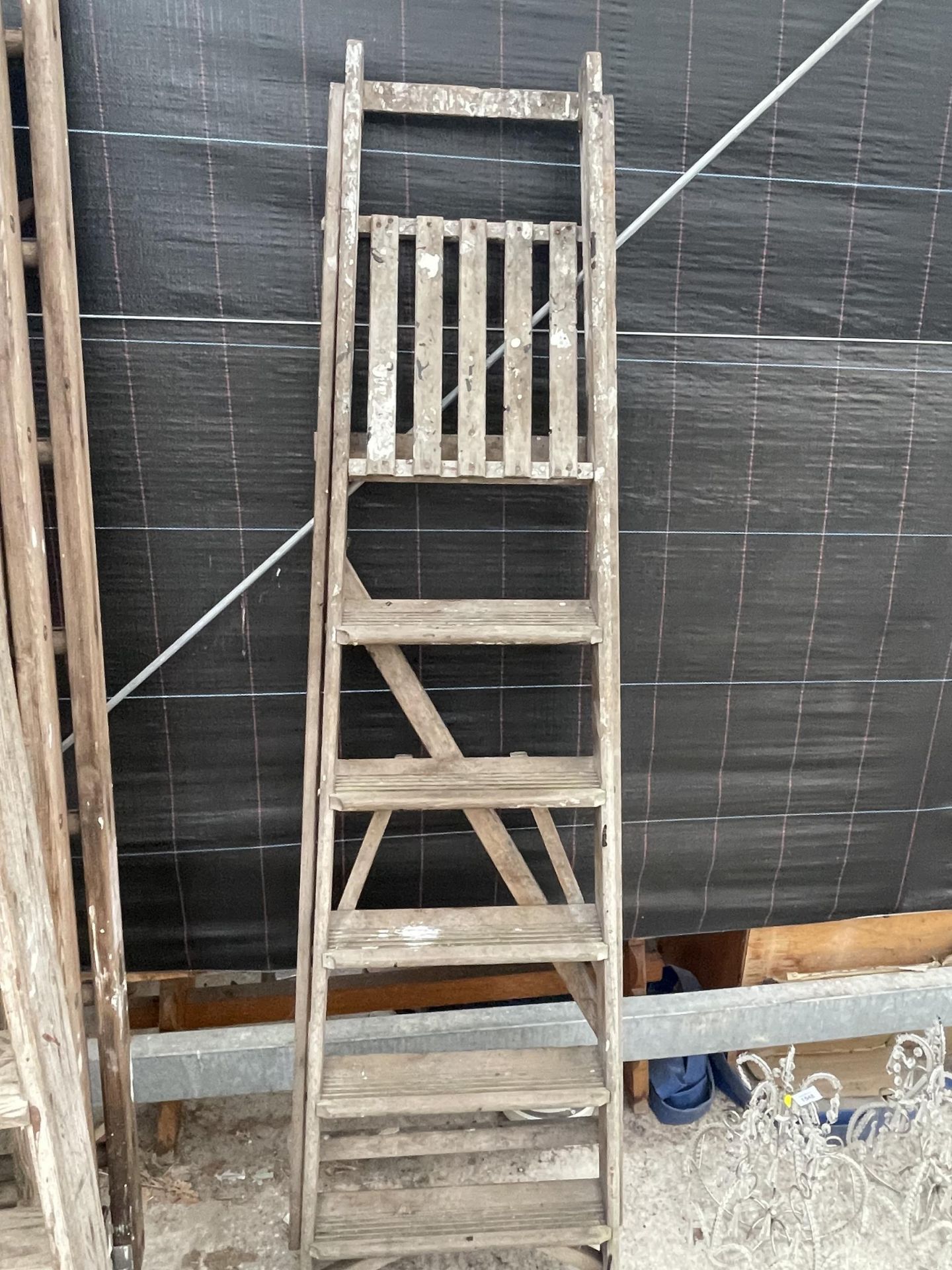 A VINTAGE FIVE RUNG WOODEN STEP LADDER AND A FURTHER FOUR RUNG WOODEN STEP LADDER - Image 3 of 3