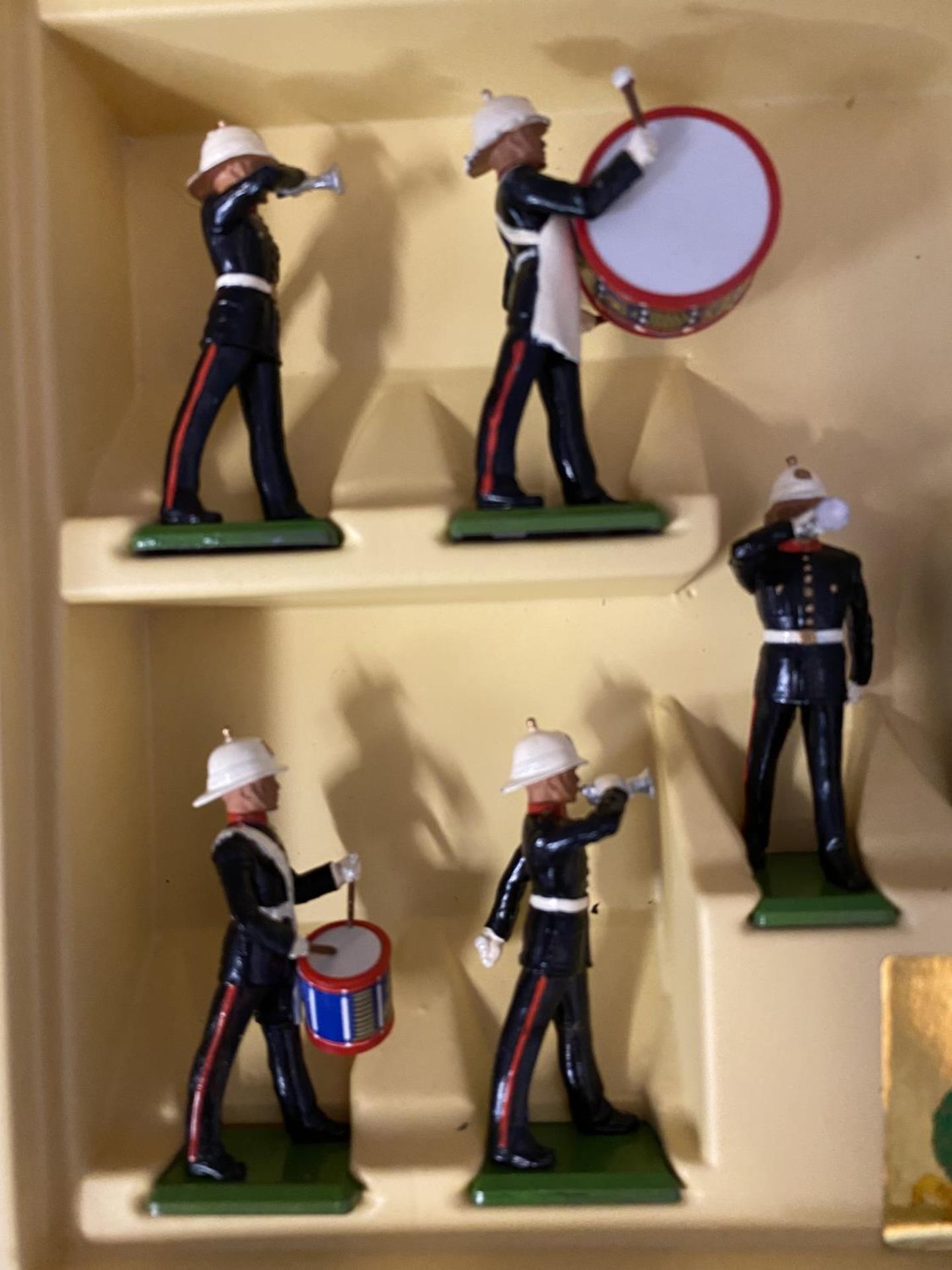 A BOXED BRITIANS THE ROYAL MARINE DRUM AND BUGLE TEN PIECE MODEL SOLDIER SET - NUMBER 7204 - Image 3 of 6
