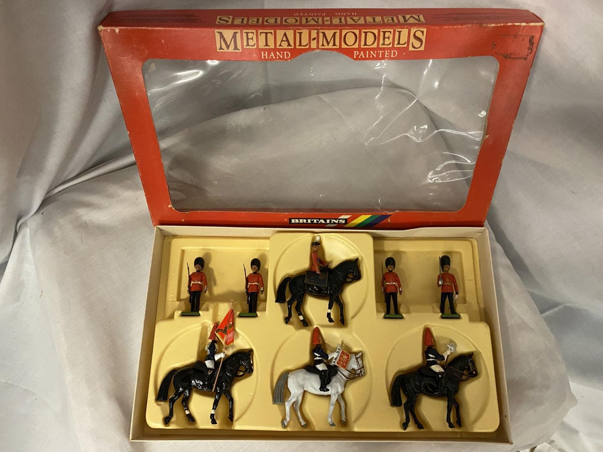 A BOXED BRITIANS HER MAJESTY THE QUEEN WITH HORSEGUARDS EIGHT PIECE MODEL SOLDIER SET - NUMBER
