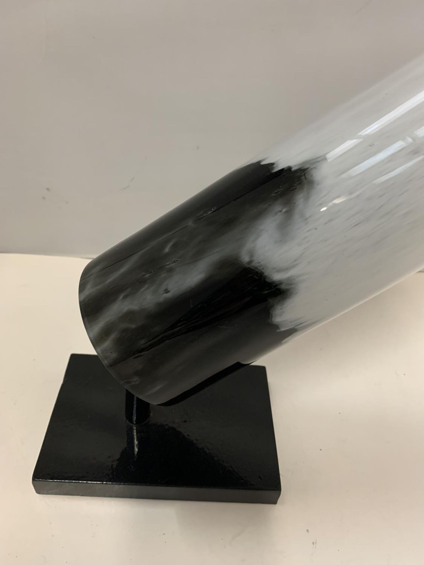 A LARGE GLASS HORN ON A BLACK METAL BASE - Image 2 of 3