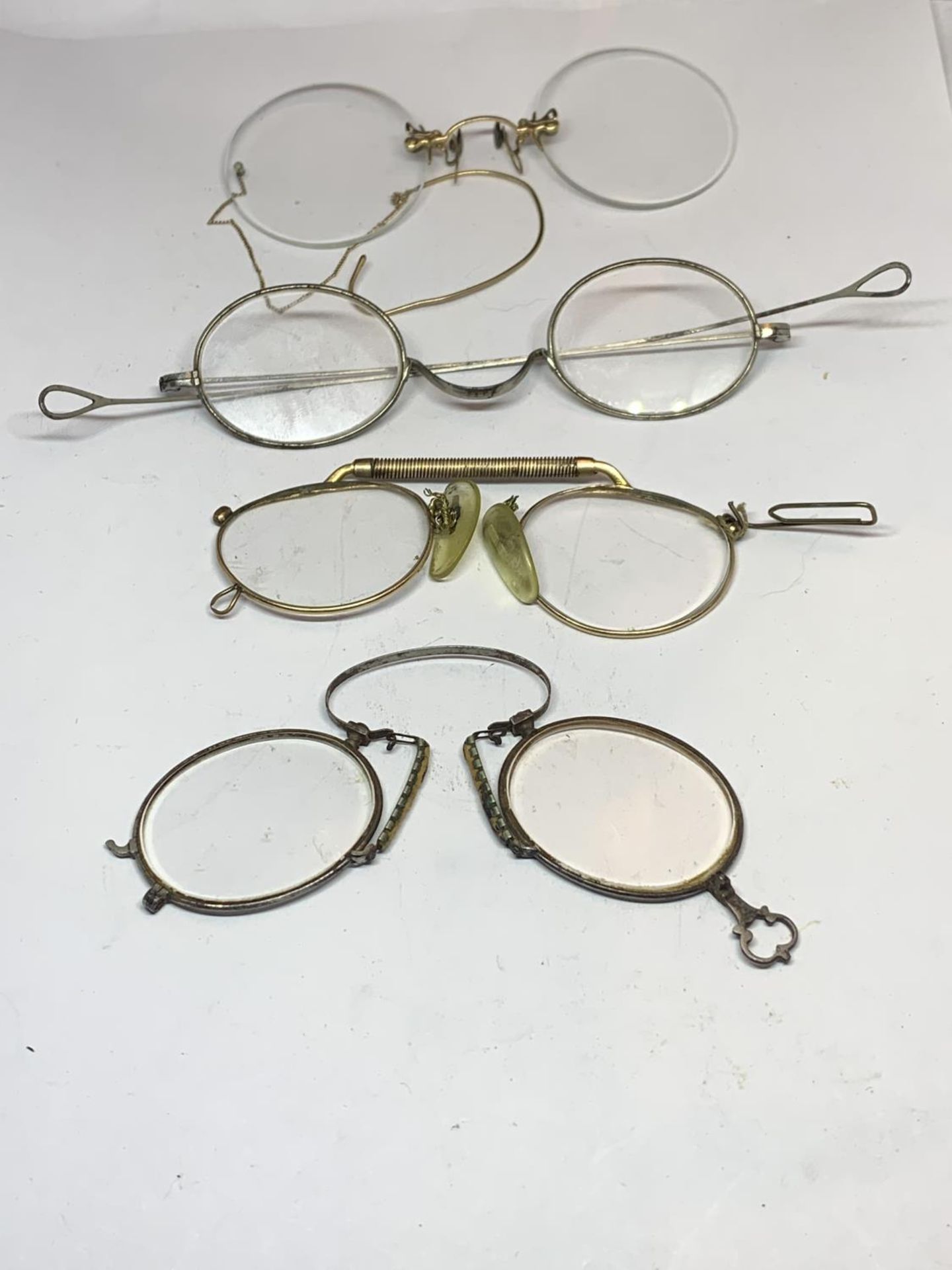 FOUR VINTAGE PAIRS OF PINCE NEZ AND GLASSES