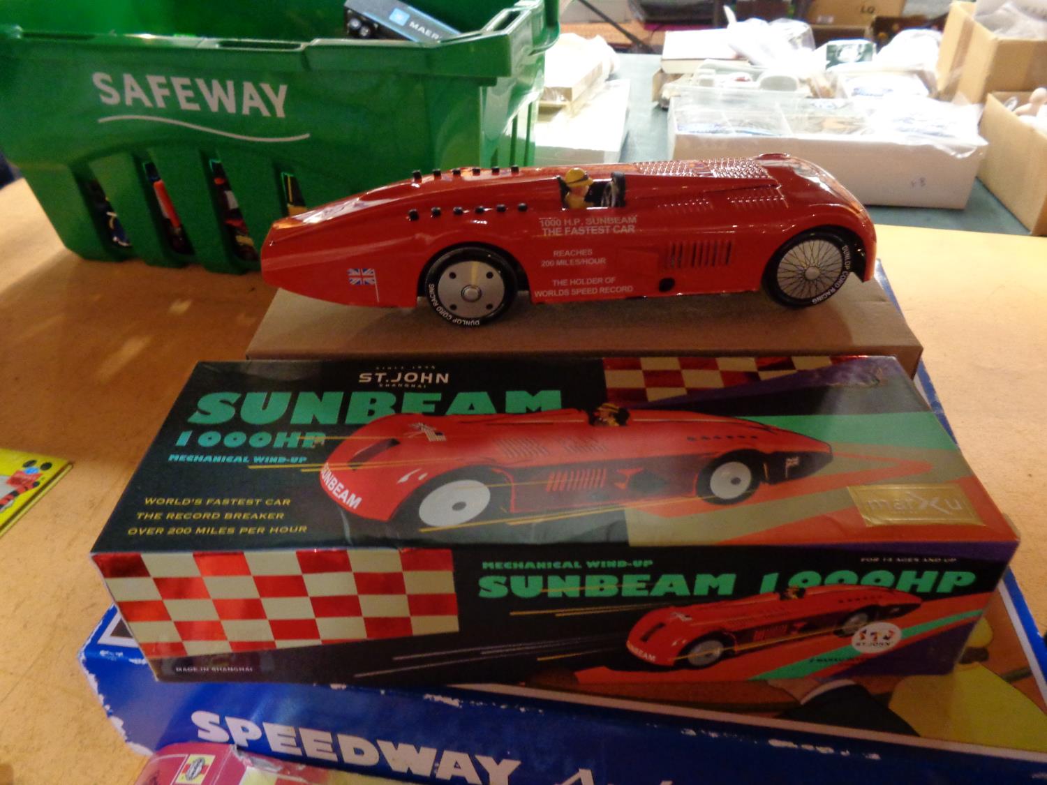 VARIOUS CAR RELATED ITEMS TO INCLUDE A SPEEDWAY AUTO RACER SET, A SUNBEAM, E TYPE JAGUAR ETC - Image 3 of 3