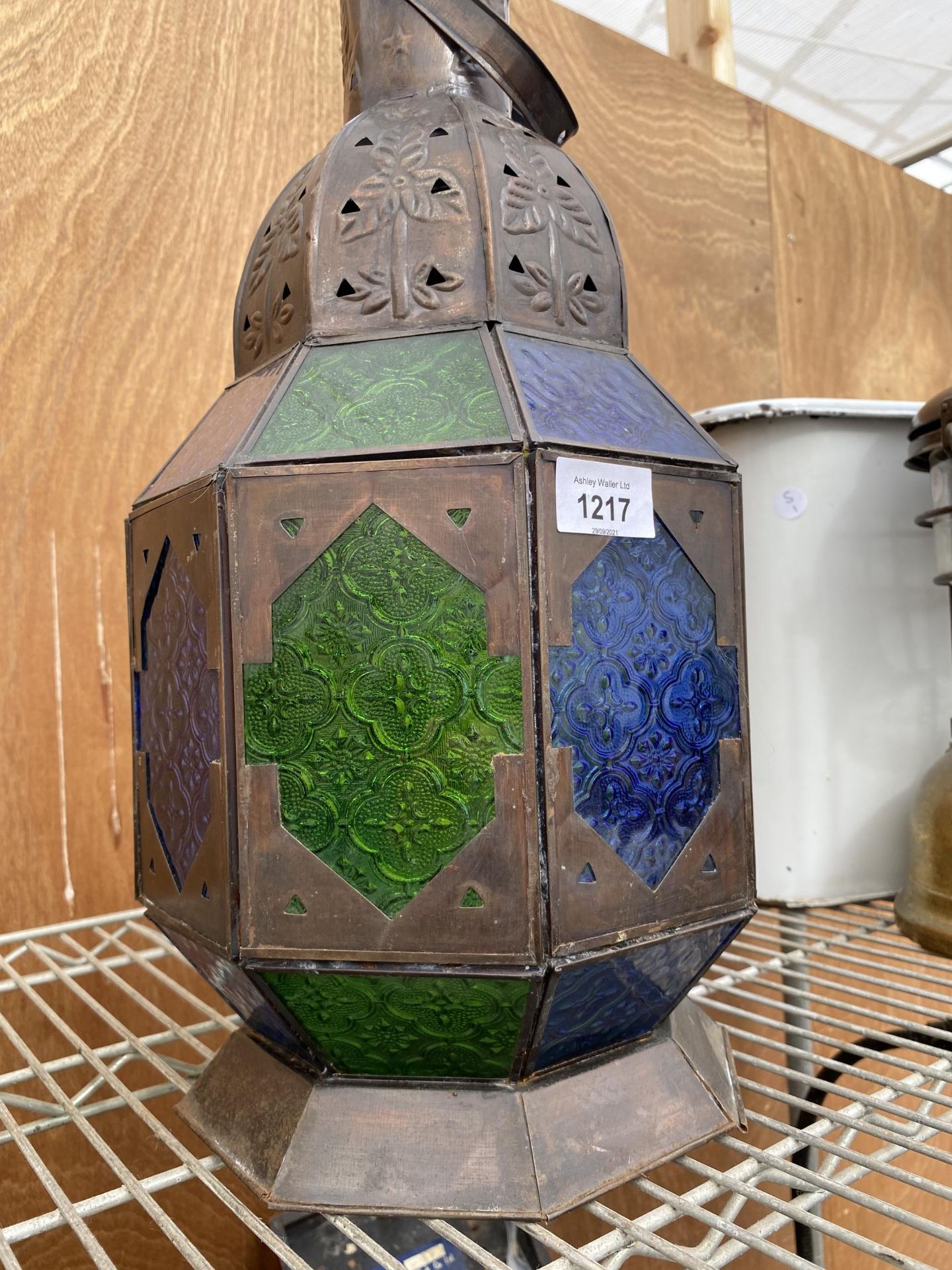 A DECORATIVE MOROCAN STYLE CANDLE LANTERN - Image 2 of 4