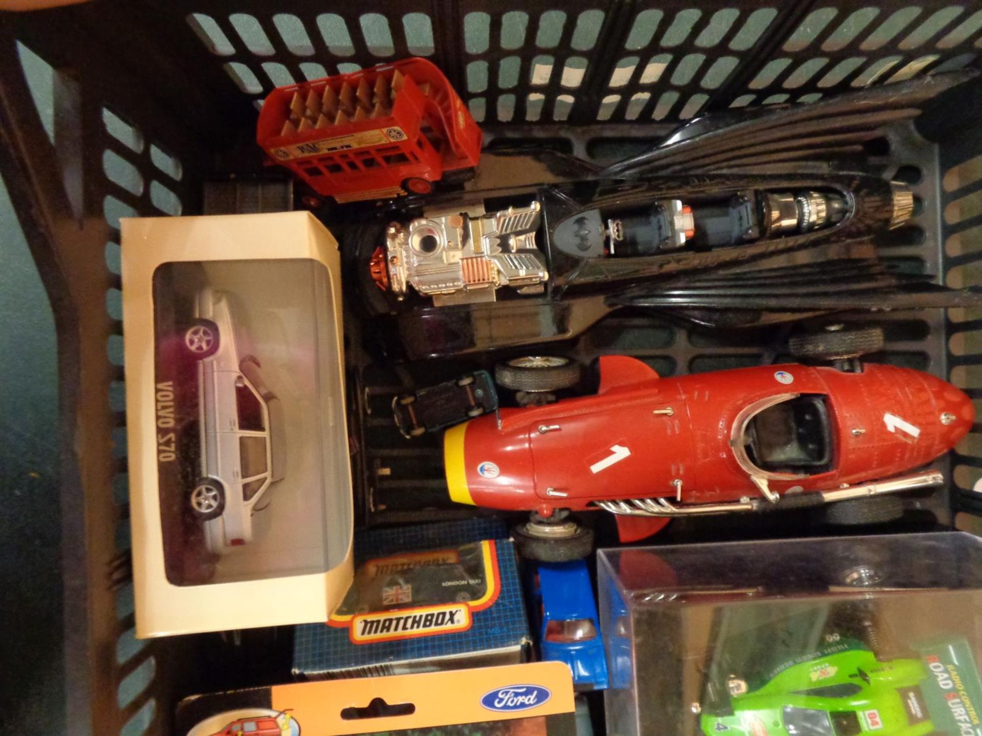 A COLLECTION OF MODEL CARS TO INCLUDE BOXED CORGI VANGUARDS, MATCHBOX ETC - Image 3 of 3