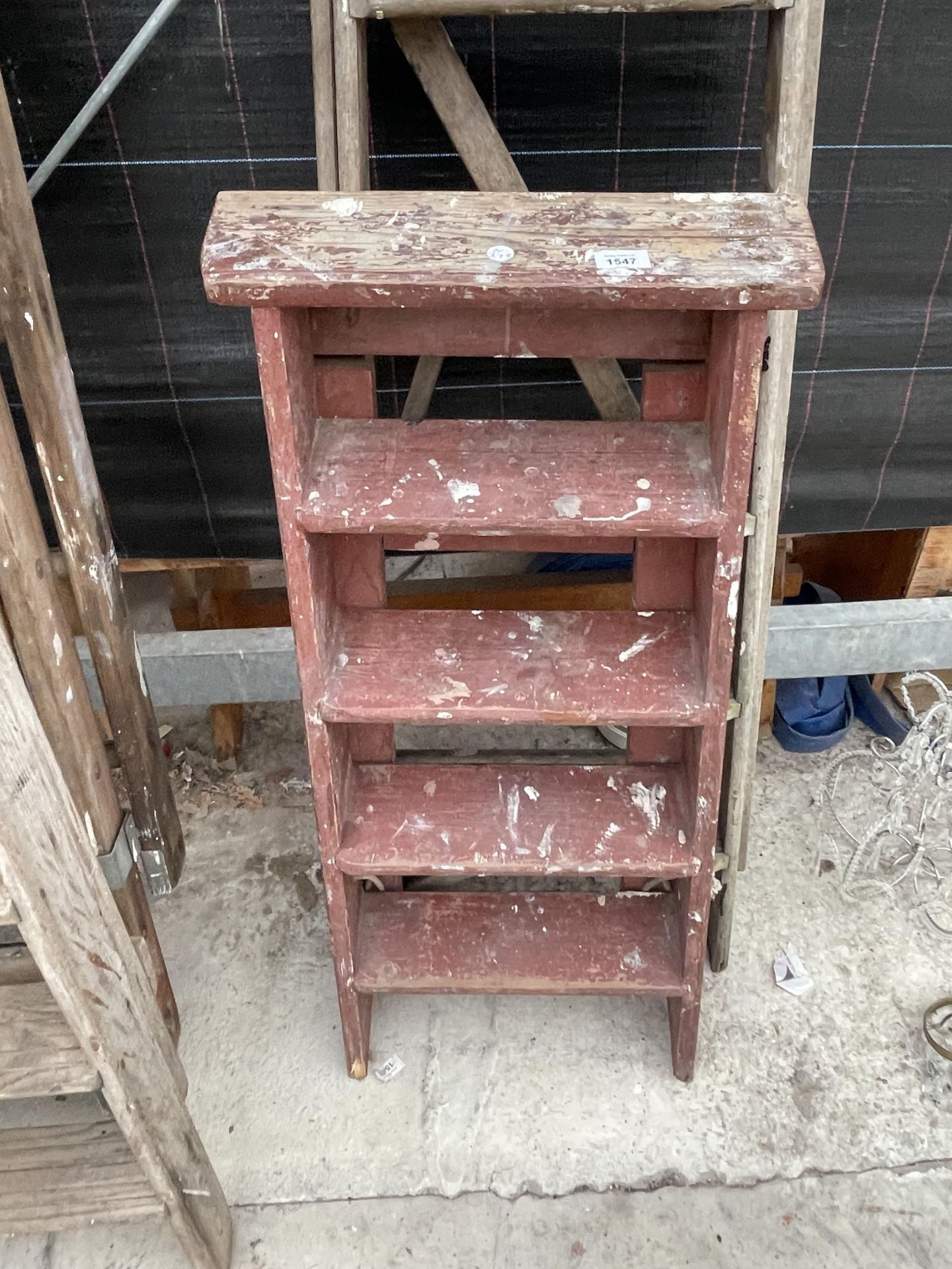 A VINTAGE FIVE RUNG WOODEN STEP LADDER AND A FURTHER FOUR RUNG WOODEN STEP LADDER - Image 2 of 3
