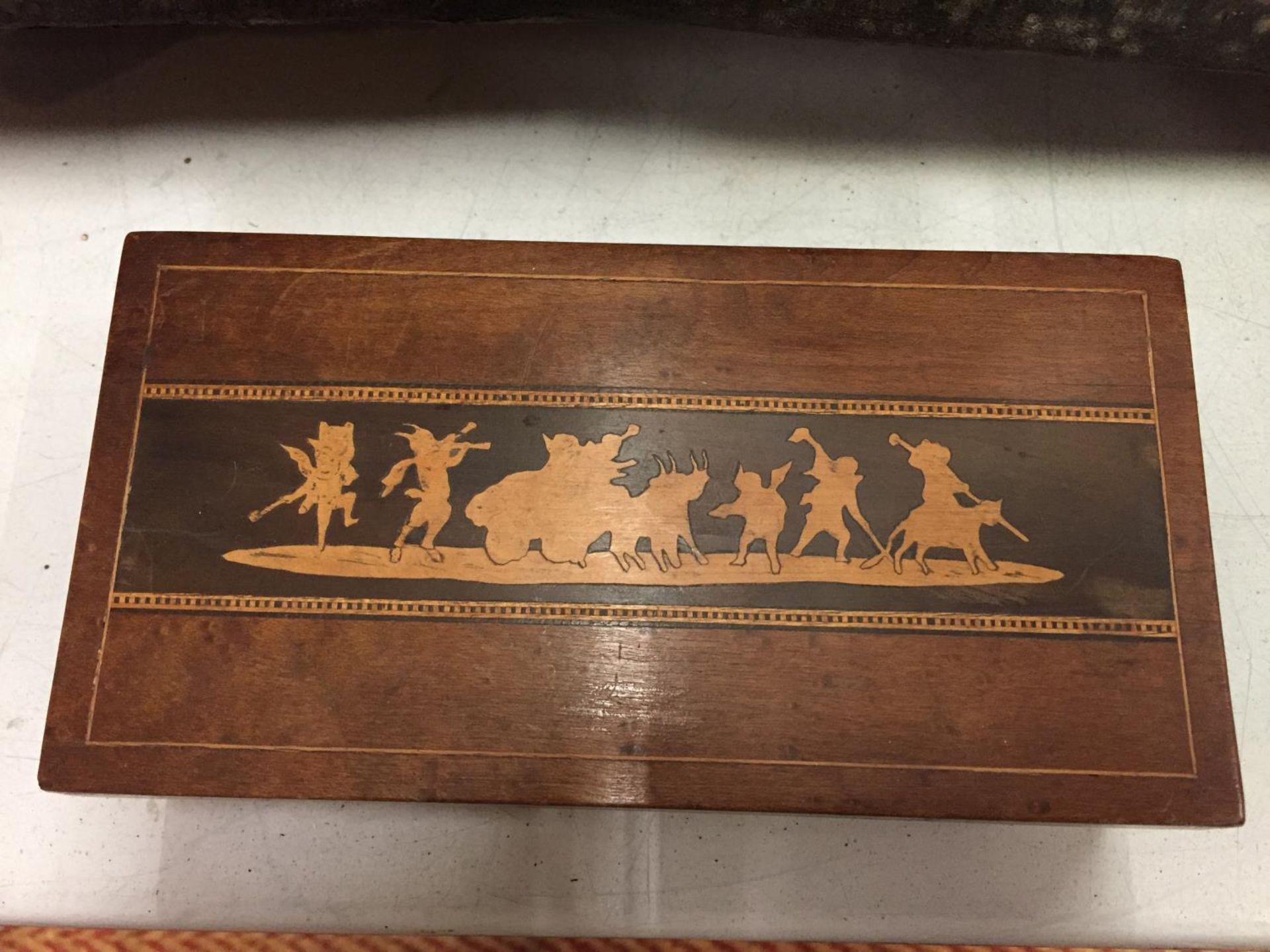 AN INLAID BOX CONTAINING A PACK OF CARDS AND DICE