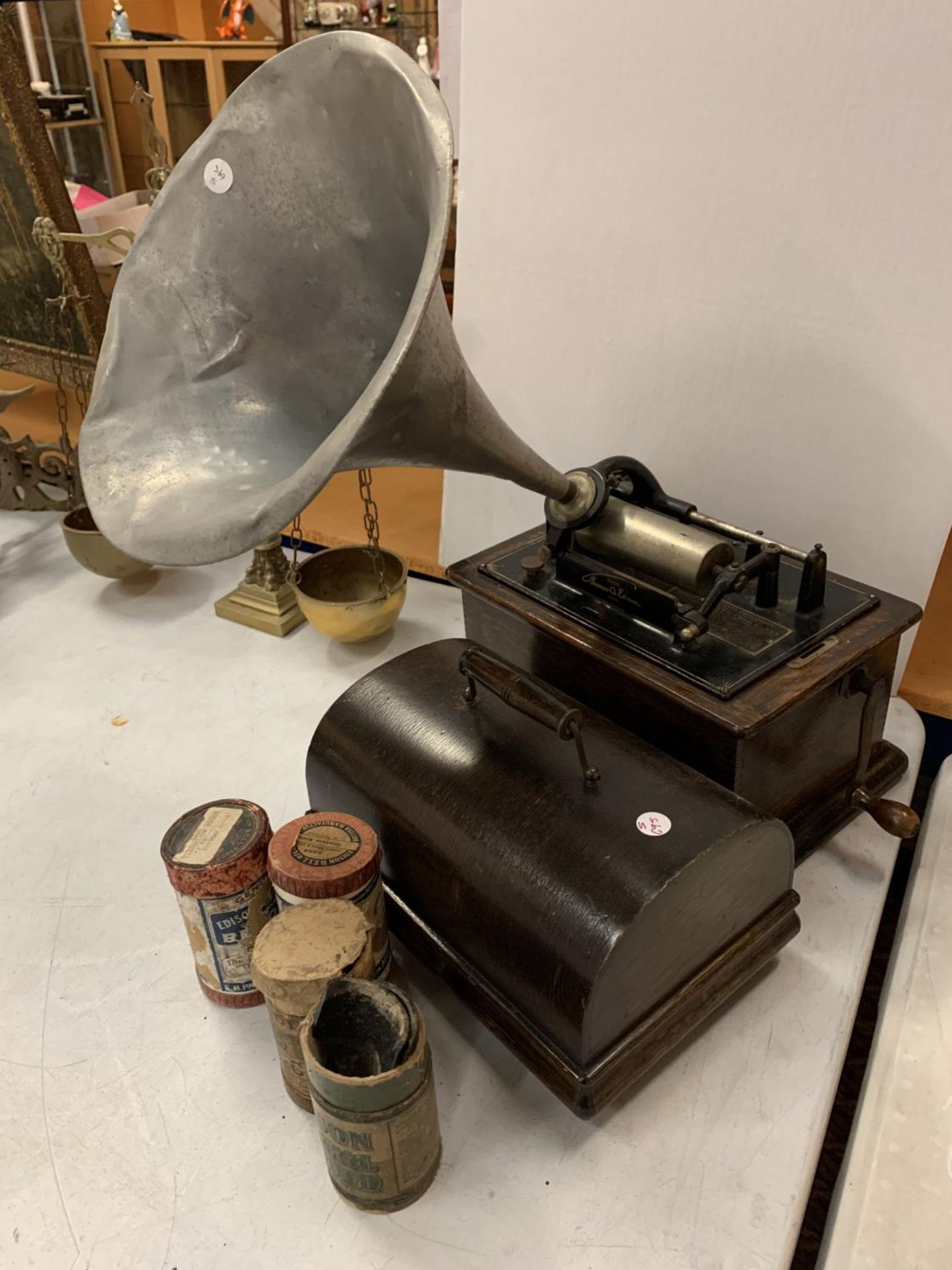 A THOMAS EDISON PHONOGRAPH WITH OAK CASE AND FOUR PHONOGRAPH CYLINDER CASES - Image 2 of 8