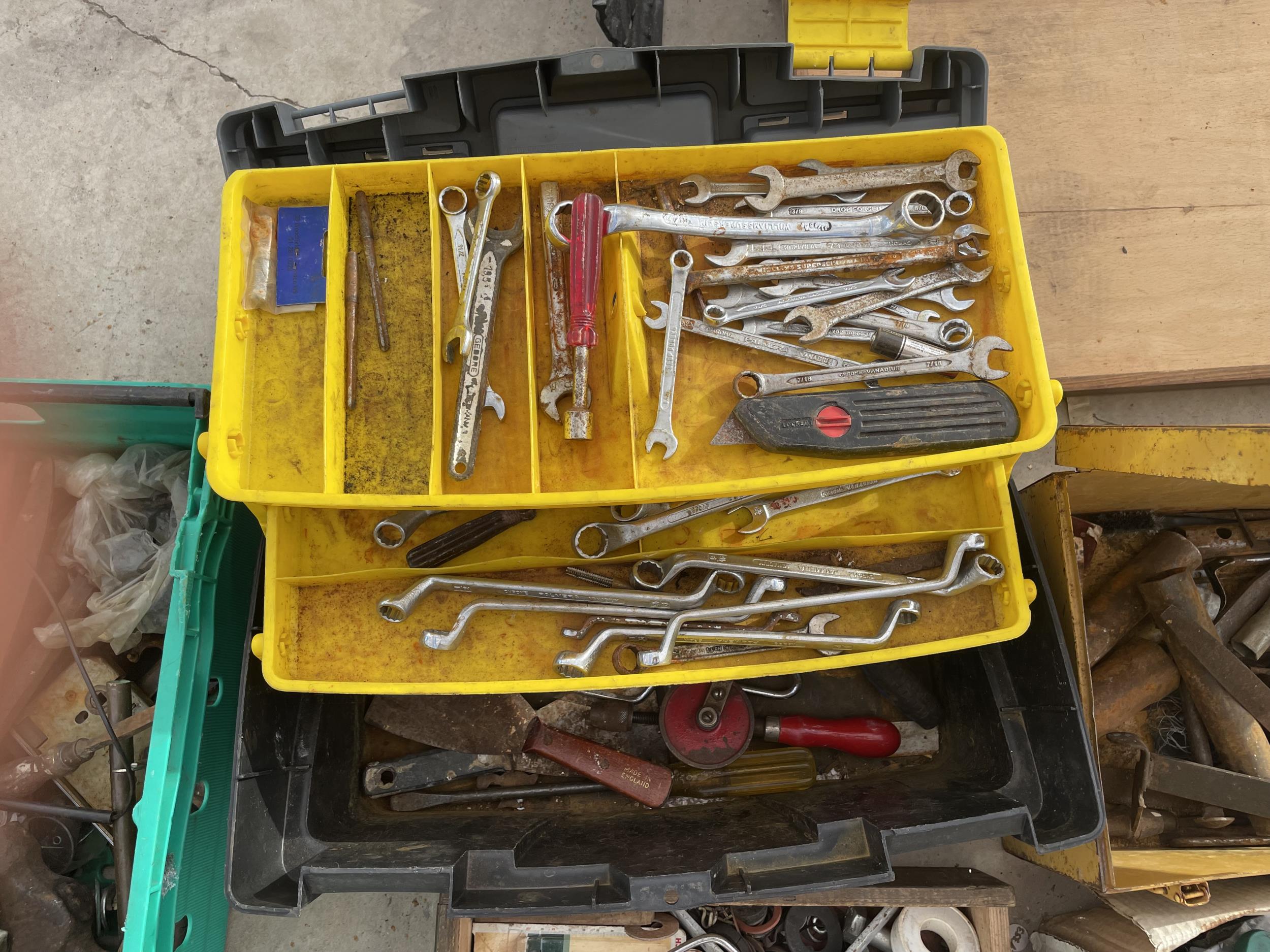 AN ASSORTMENT OF TOOLS AND HARDWARE TO INCLUDE CHISELS, SPANNERS AND SOCKETS ETC - Image 4 of 4