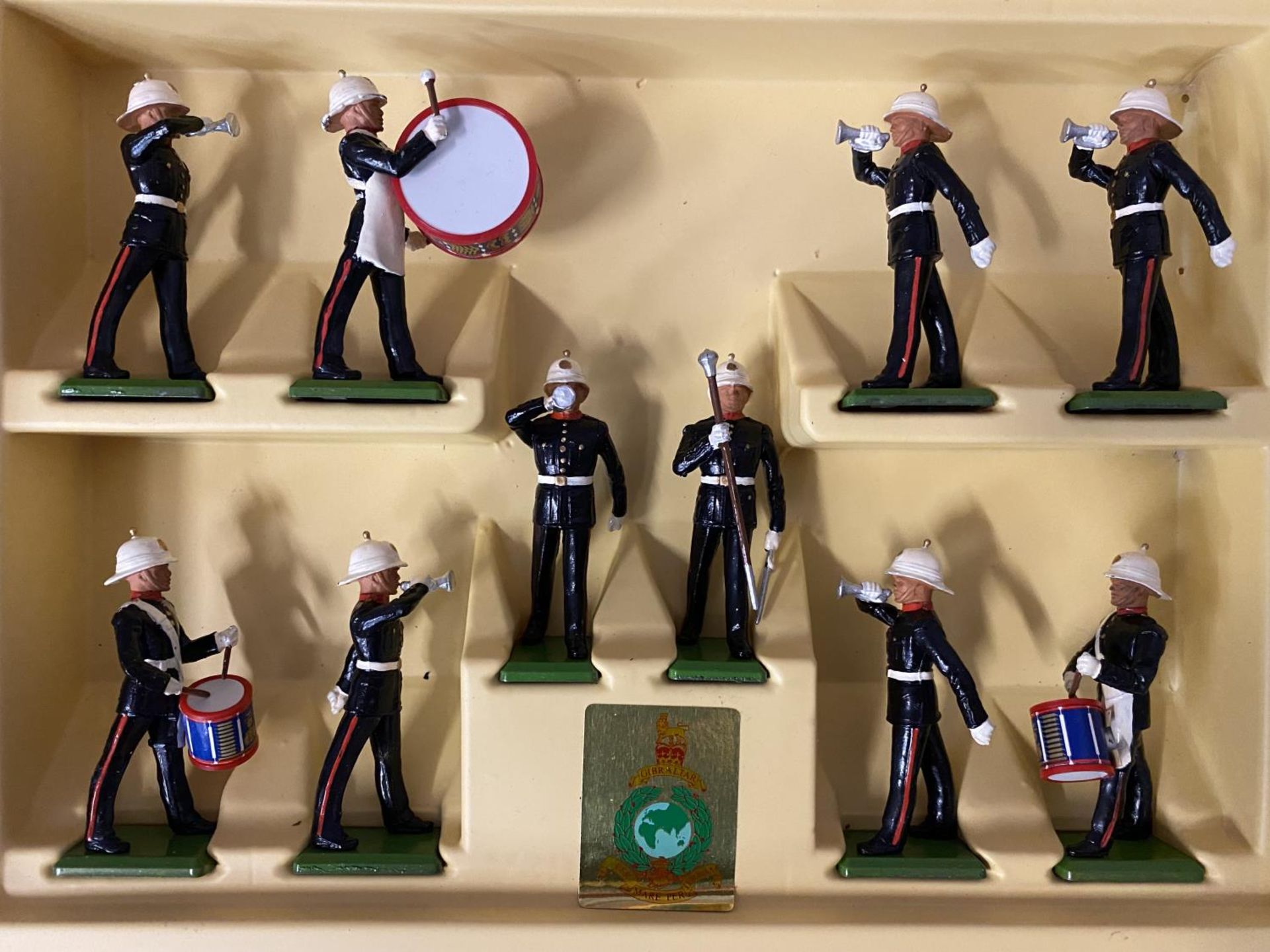 A BOXED BRITIANS THE ROYAL MARINE DRUM AND BUGLE TEN PIECE MODEL SOLDIER SET - NUMBER 7204 - Image 2 of 6