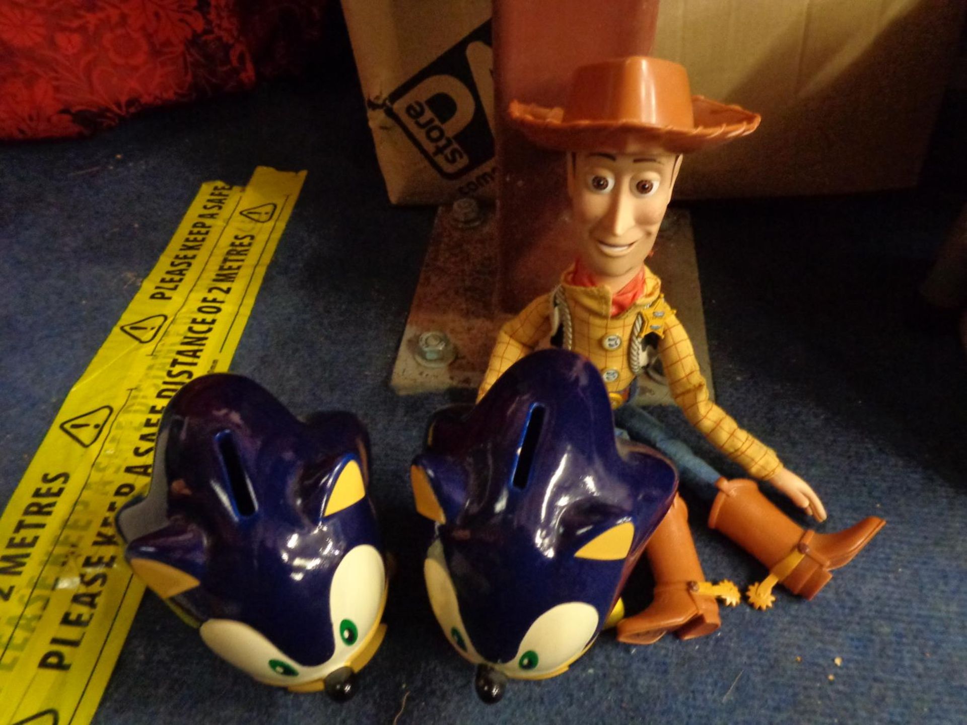 A BOX OF ASSORTED TOYS TO INCLUDE A GYRO ZEE REMOTE CONTROL CAR, TWO SONIC THE HEDGEHOG MONEY BOXES, - Image 2 of 3