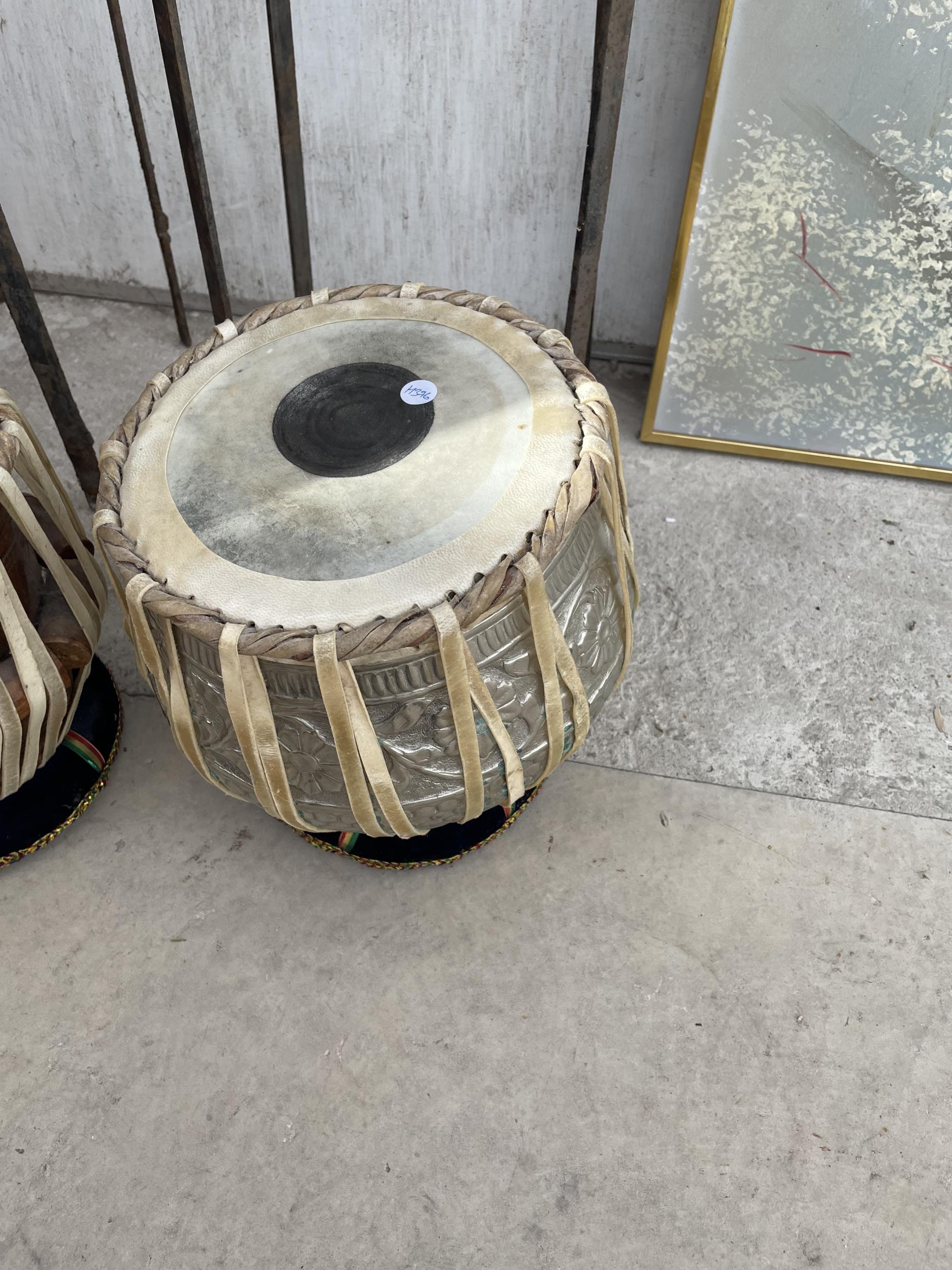 A LARGE DRUM AND TWO FURTHER DRUMS - Image 2 of 4
