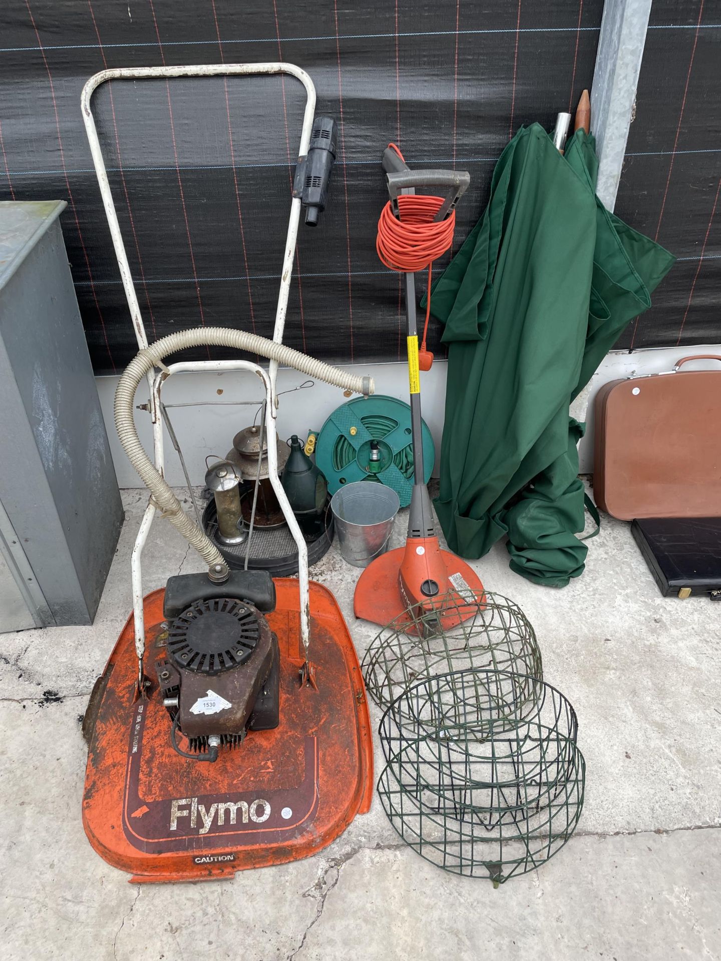 AN ASSORTMENT OF ITEMS TO INCLUDE A PETROL FLYMO MOWER, AN ELECTRIC FLYMO STRIMMER AND FOUR SMALL