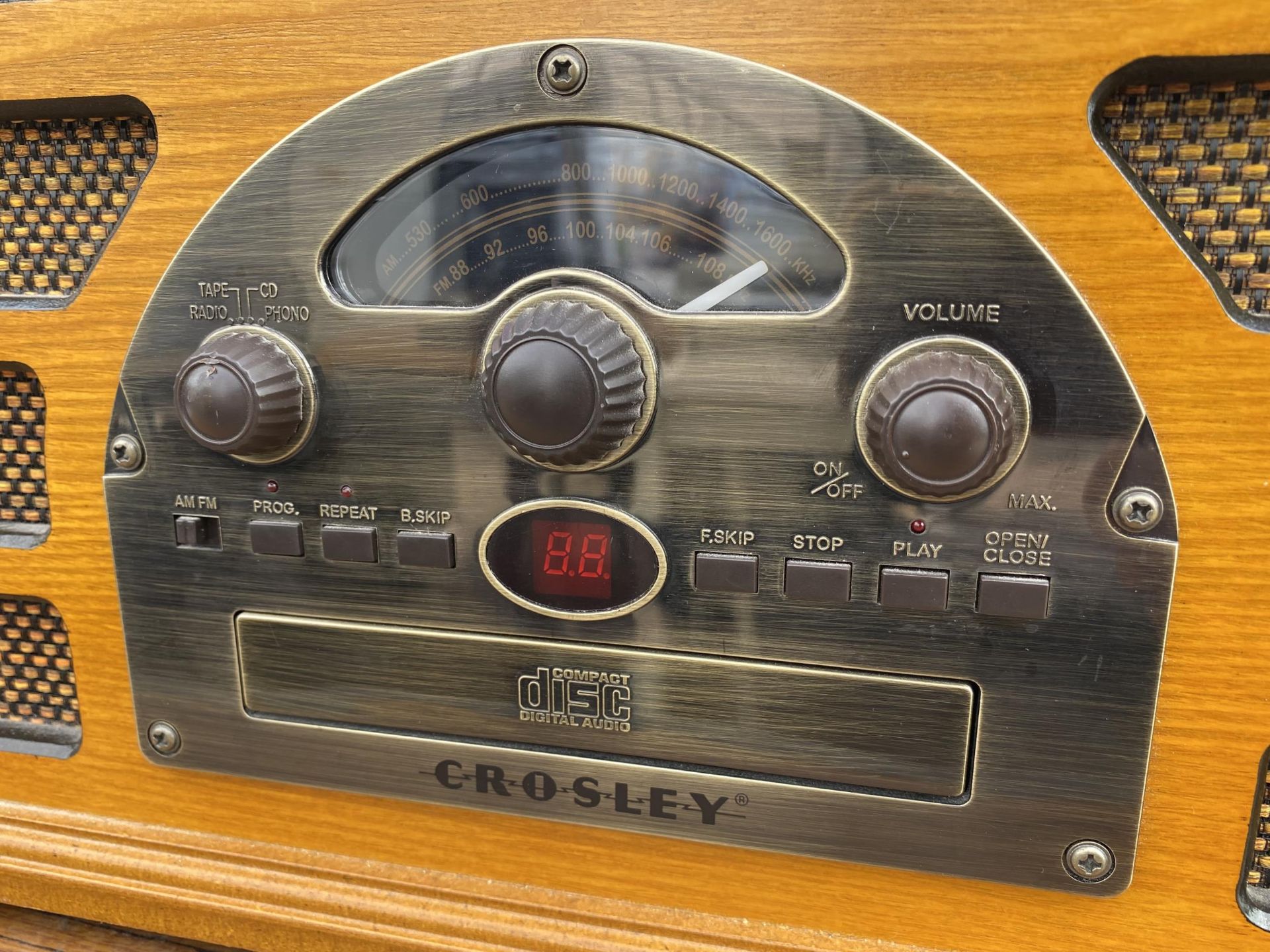 A CROSLEY RECORD PLAYER WITH WOODEN CASING - Image 3 of 4