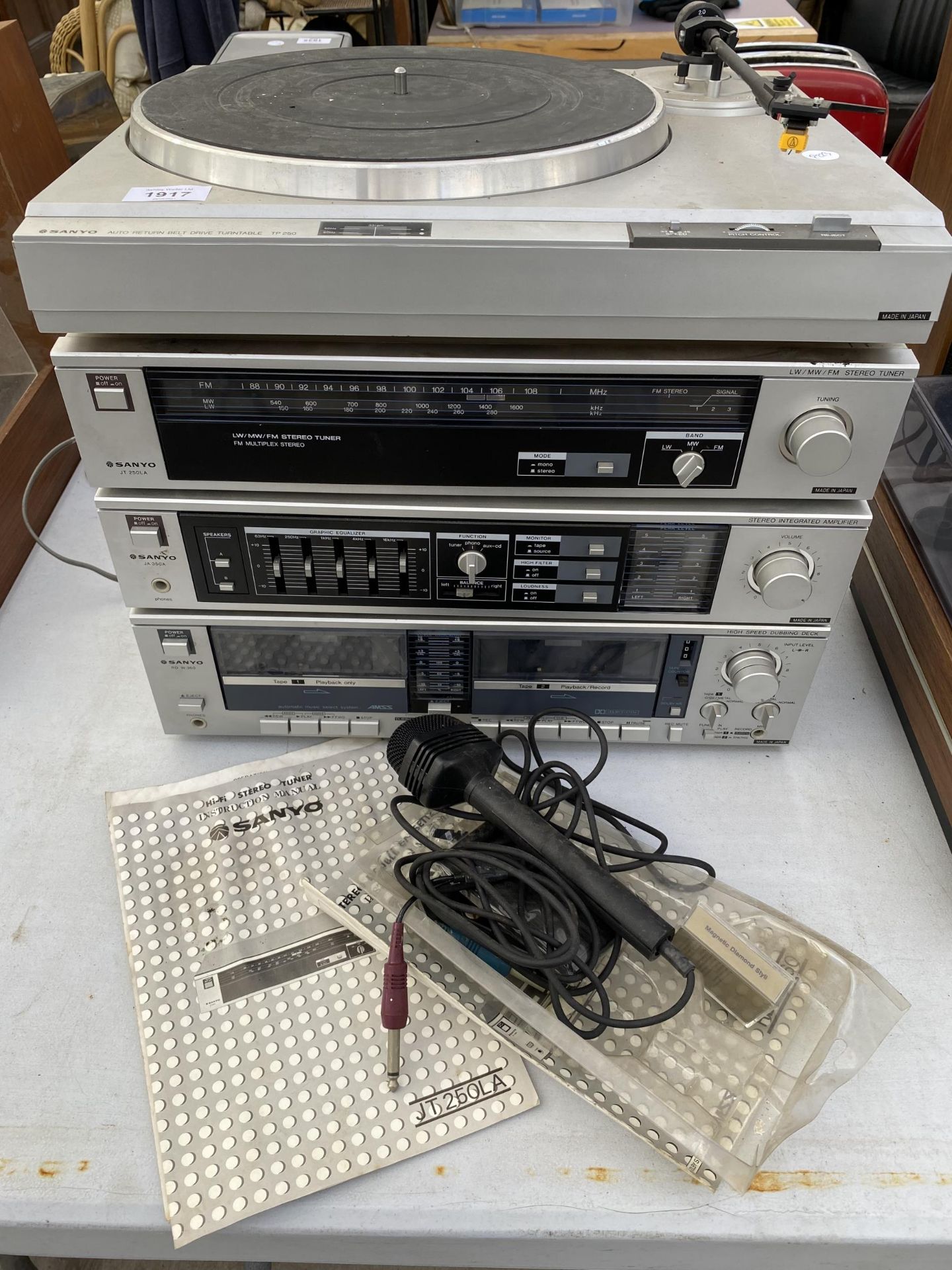 A SANYO STEREO SYSTEM WITH TURNTABLE, TAPE DECK AND TUNER ETC