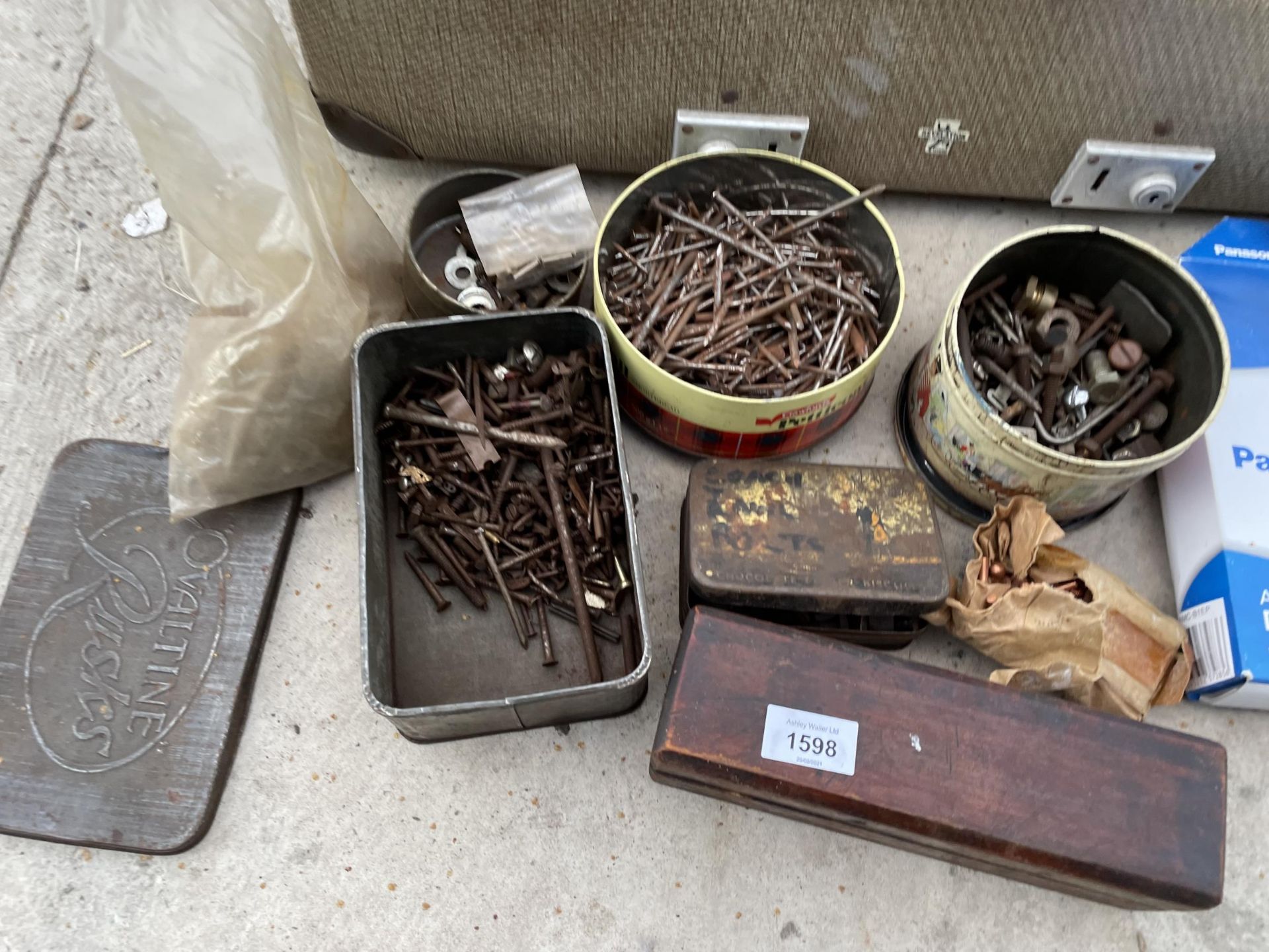 AN ASSORTMENT OF ITEMS TO INCLUDE A TRAVEL TRUNK, SHARPENING STONE AND HARDWARE ETC - Image 2 of 3