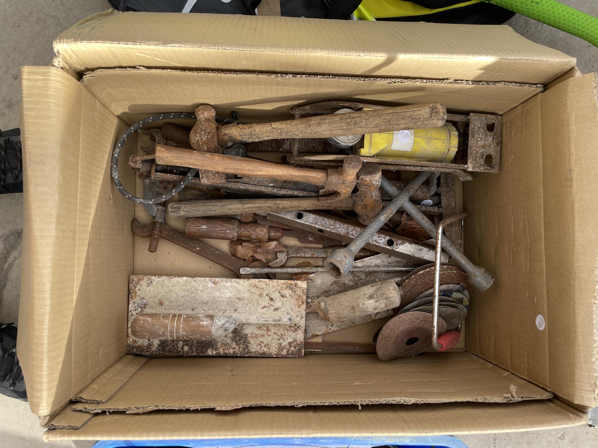 AN ASSORTMENT OF TOOLS TO INCLUDE HAMMERS, CHISELS AND A SPOTLIGHT ETC - Image 3 of 3