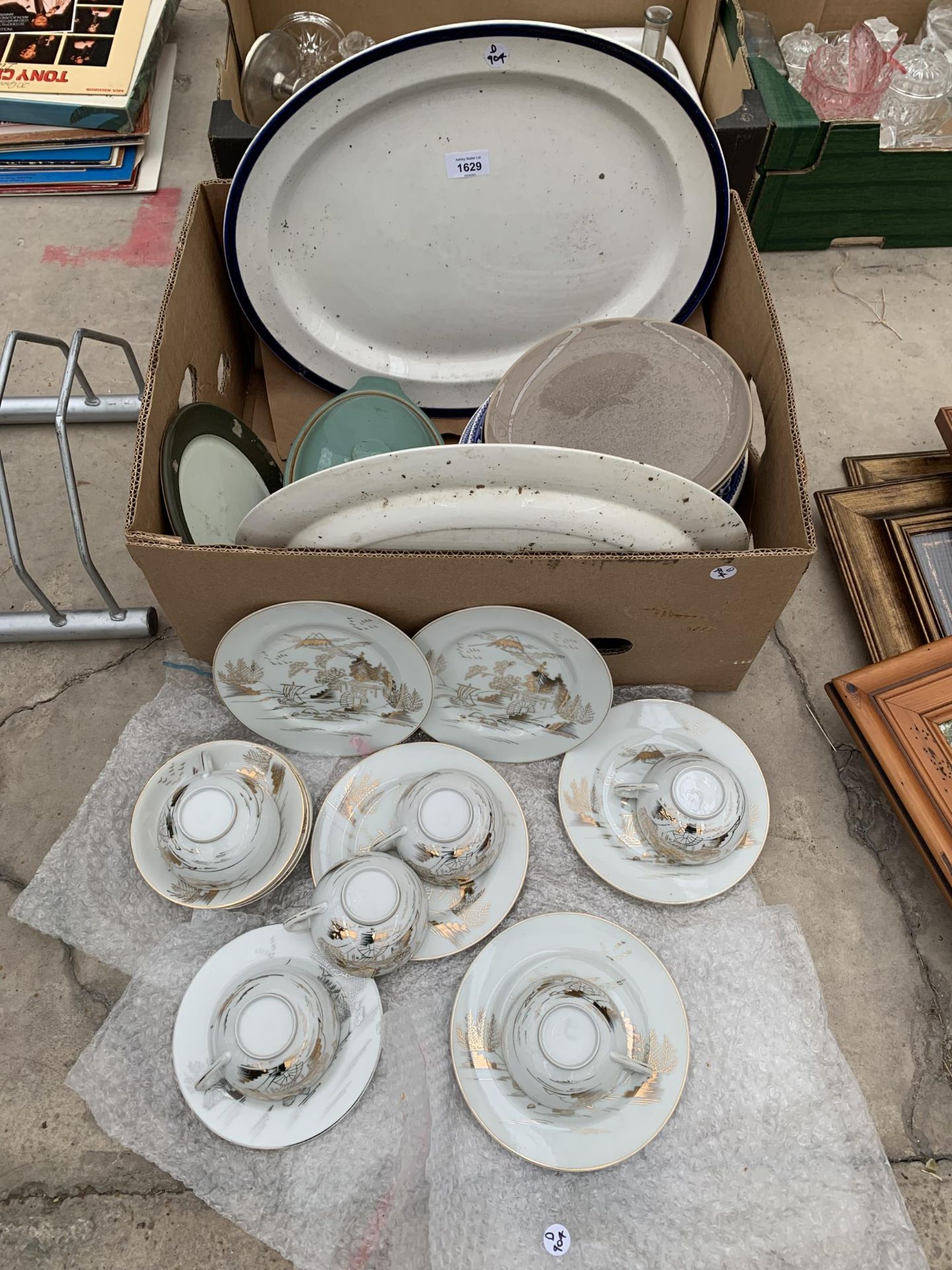 A QUANTITY OF KUTANI TABLEWARE ETC