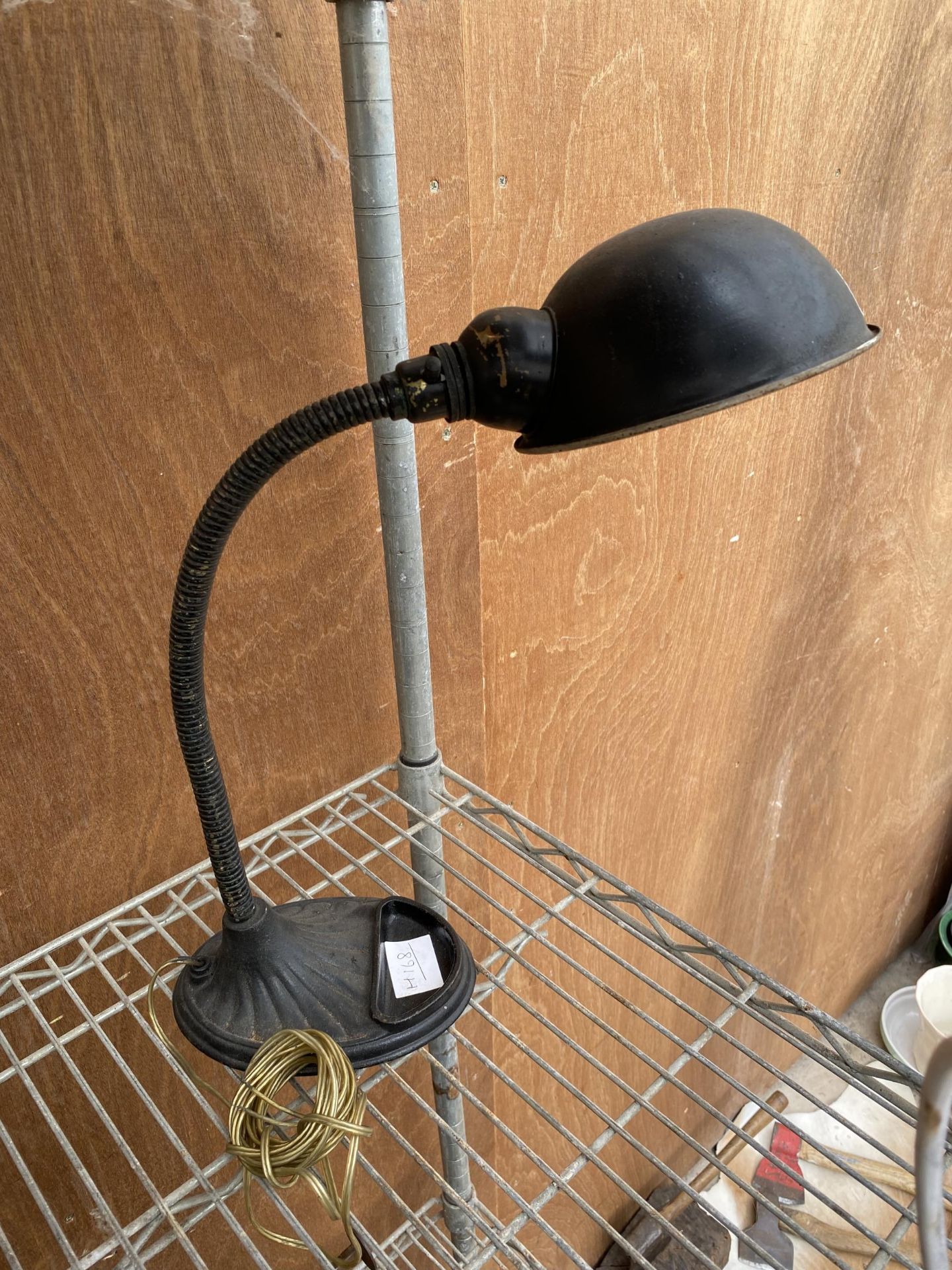 A VINTAGE ADJUSTABLE DESK LAMP - Image 4 of 4