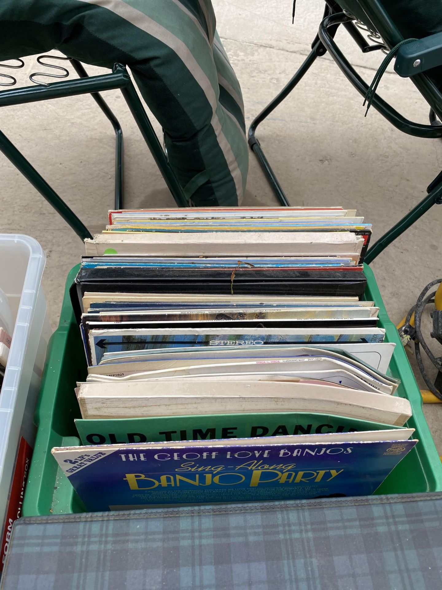 A LARGE QUANTITY OF VINTAGE LP RECORDS - Image 3 of 4