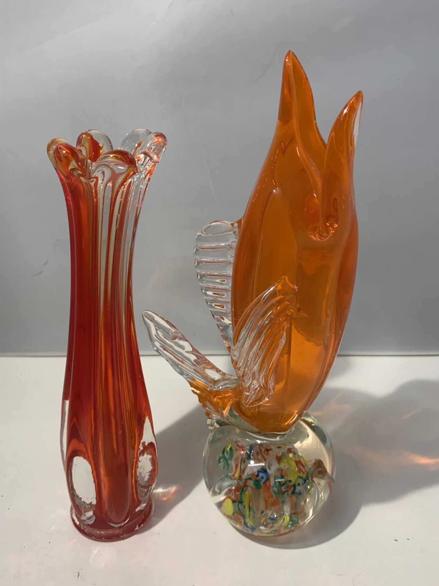 TWO MURANO STYLE VASES TO INCLUDE A RED GLASS SINGLE BLOOM AND A ORANGE FISH ON A PAPERWEIGHT